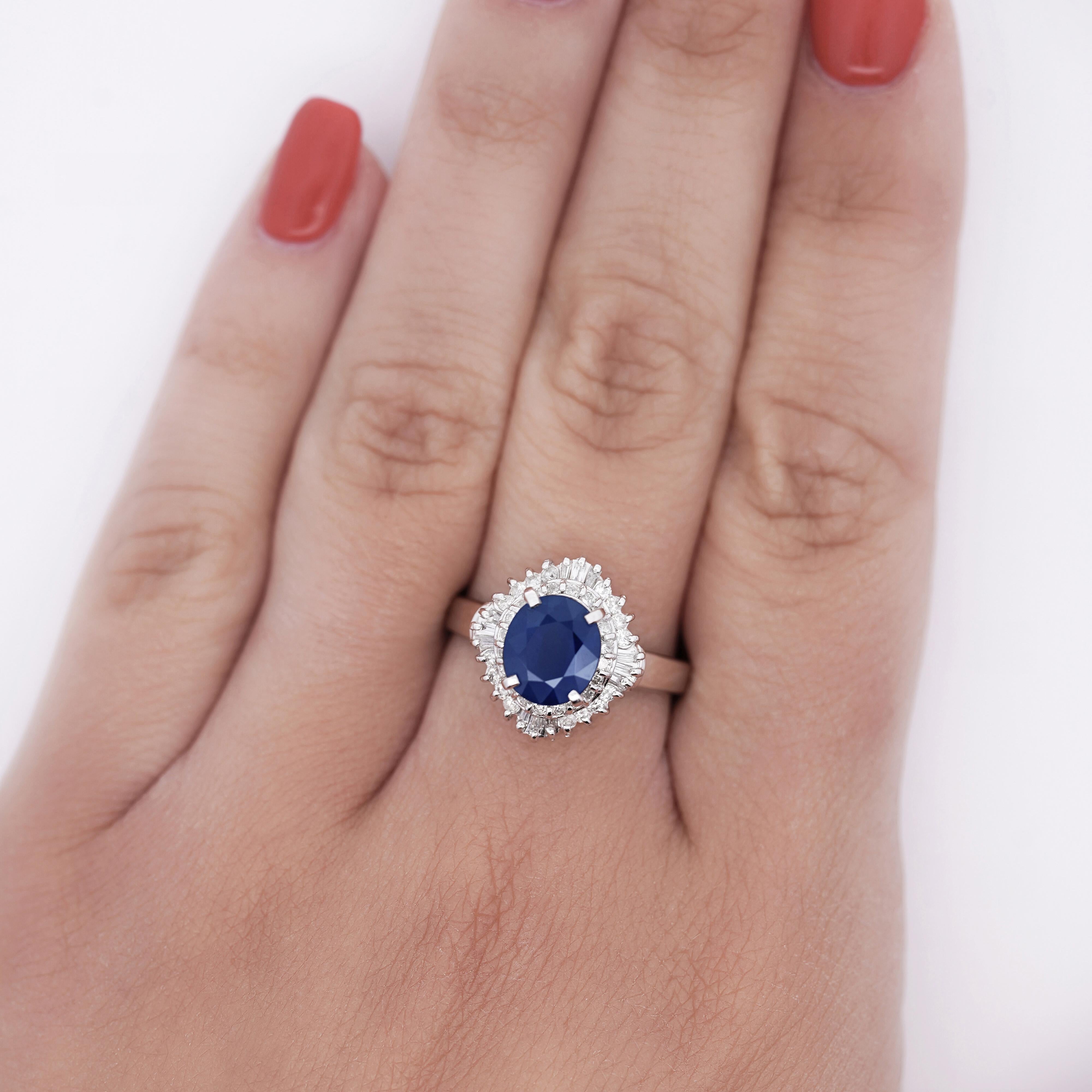 Anillo Halo Bailarina de Zafiro Azul Ovalado y Diamante de 2,8 Quilates Moderno en venta