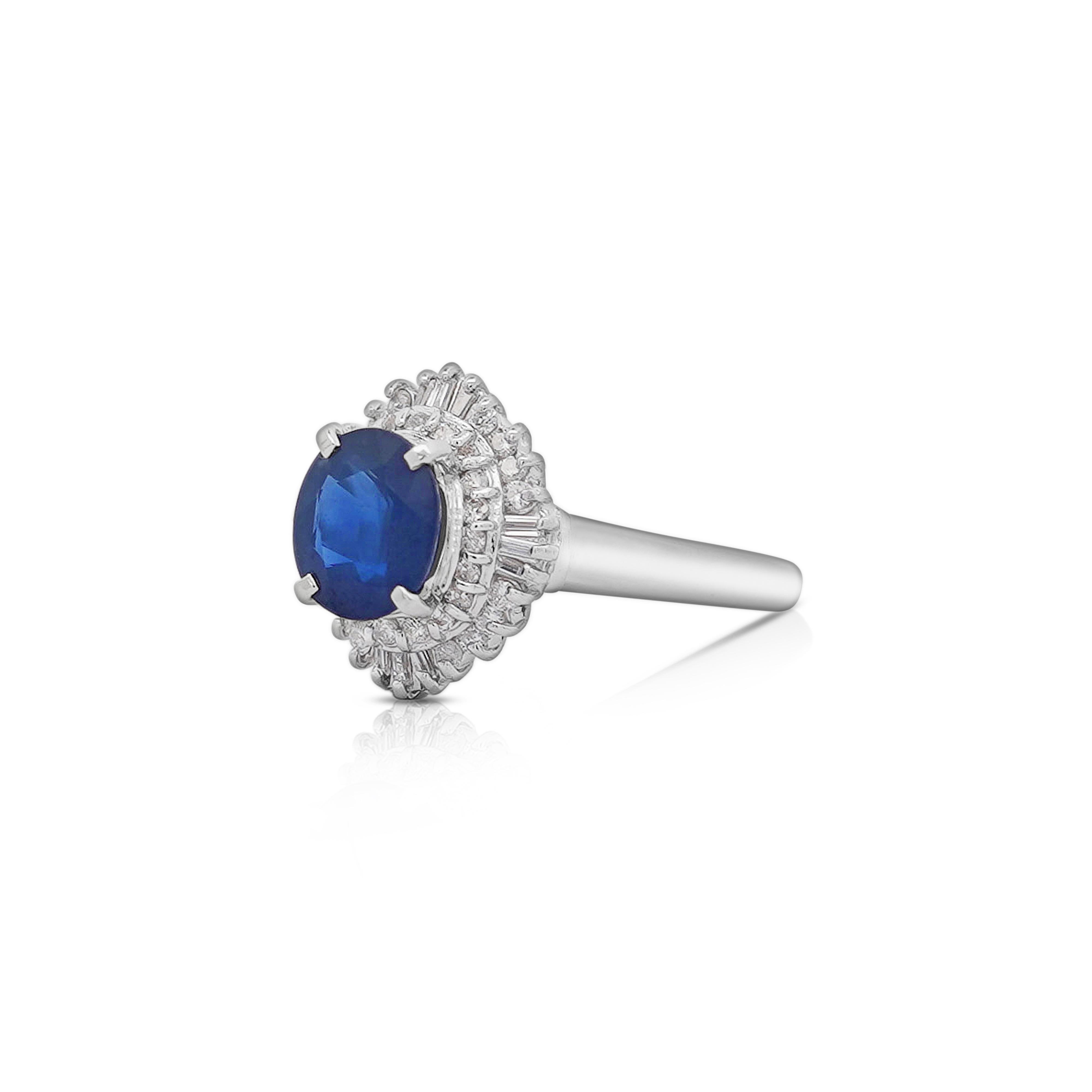 Anillo Halo Bailarina de Zafiro Azul Ovalado y Diamante de 2,8 Quilates Corte oval en venta
