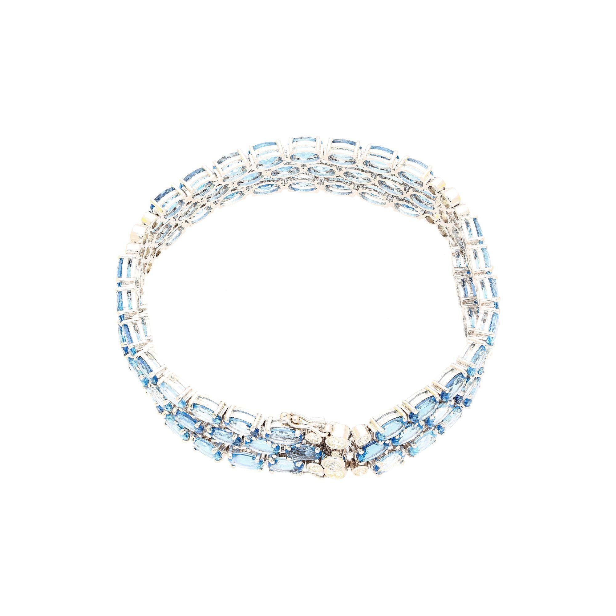 Pulsera de tenis de 3 filas con aguamarina talla oval de 28 quilates Moderno en venta