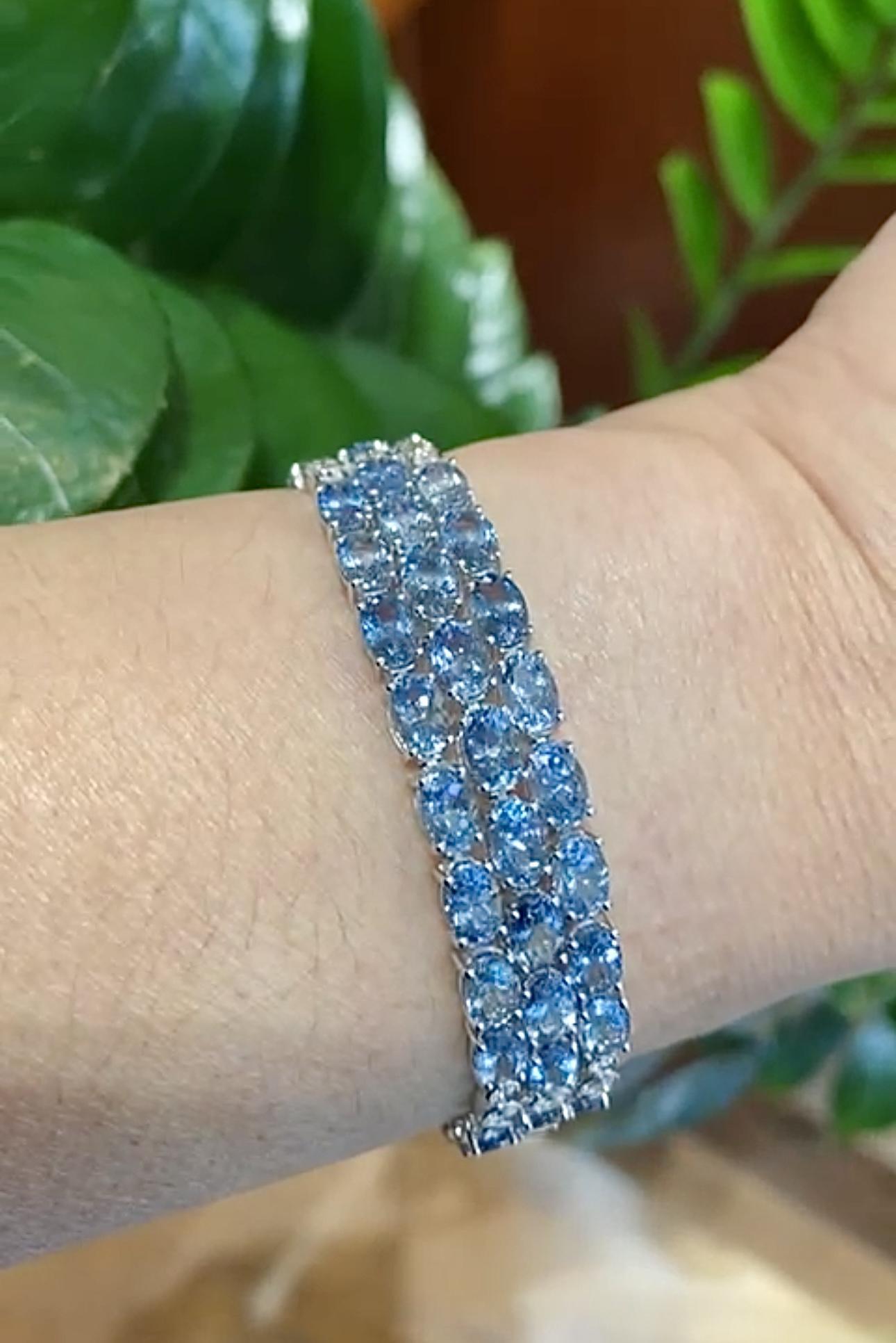 Pulsera de tenis de 3 filas con aguamarina talla oval de 28 quilates en Nuevo estado para la venta en Miami, FL
