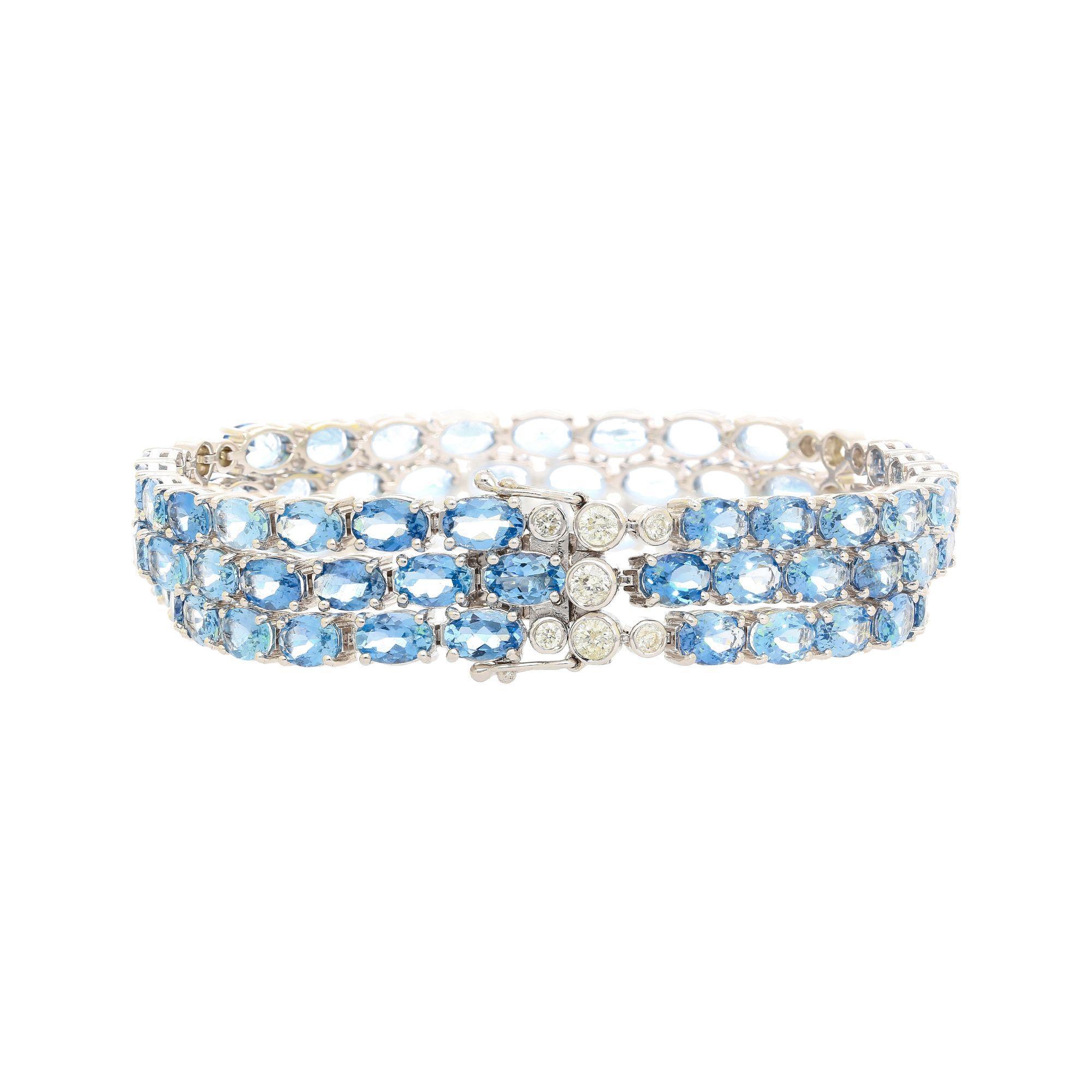 De las mujeres Pulsera de tenis de 3 filas con aguamarina talla oval de 28 quilates en venta