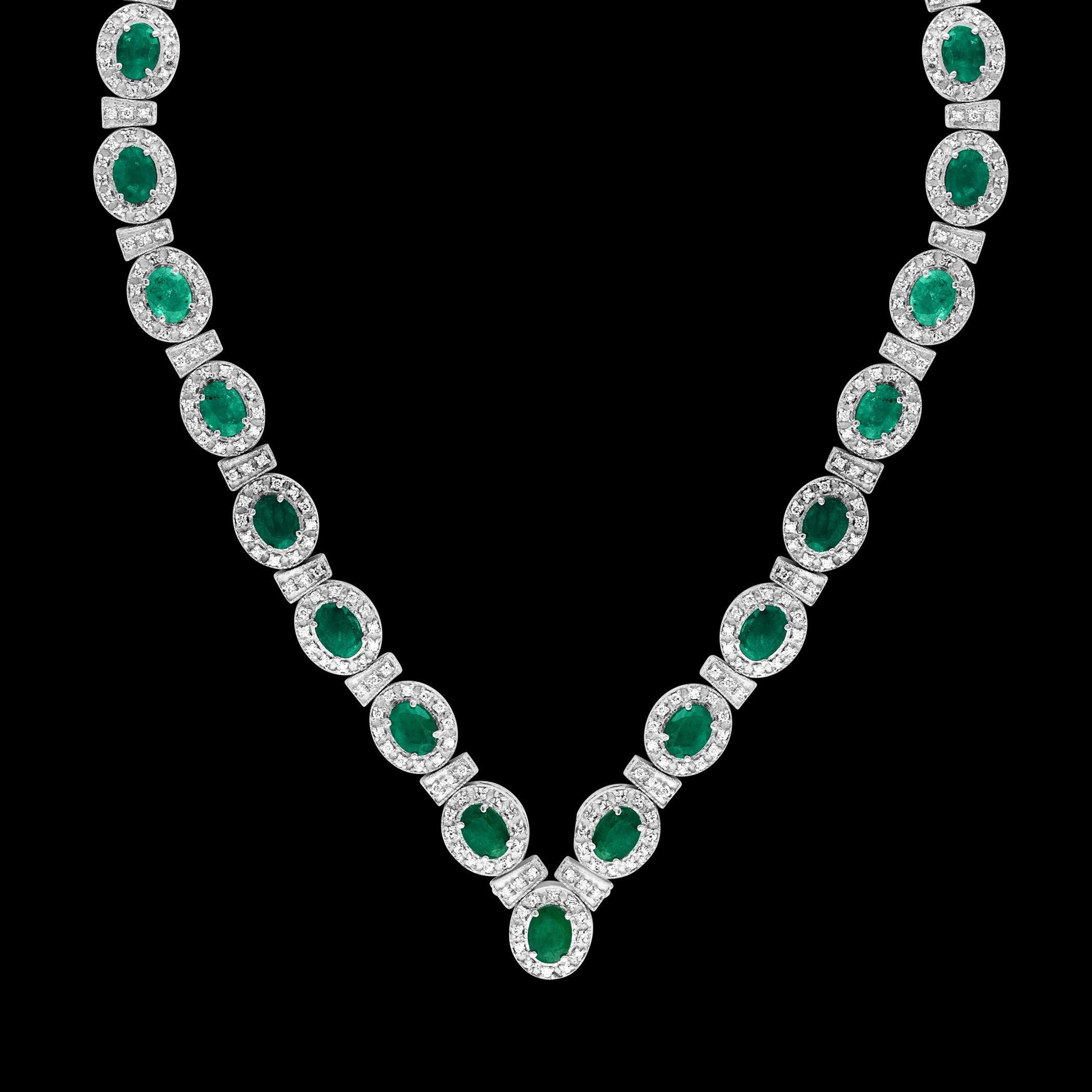 Collier en or 14 carats composé d'émeraudes naturelles de 28 carats de forme ovale et de diamants de 5 carats en vente 9