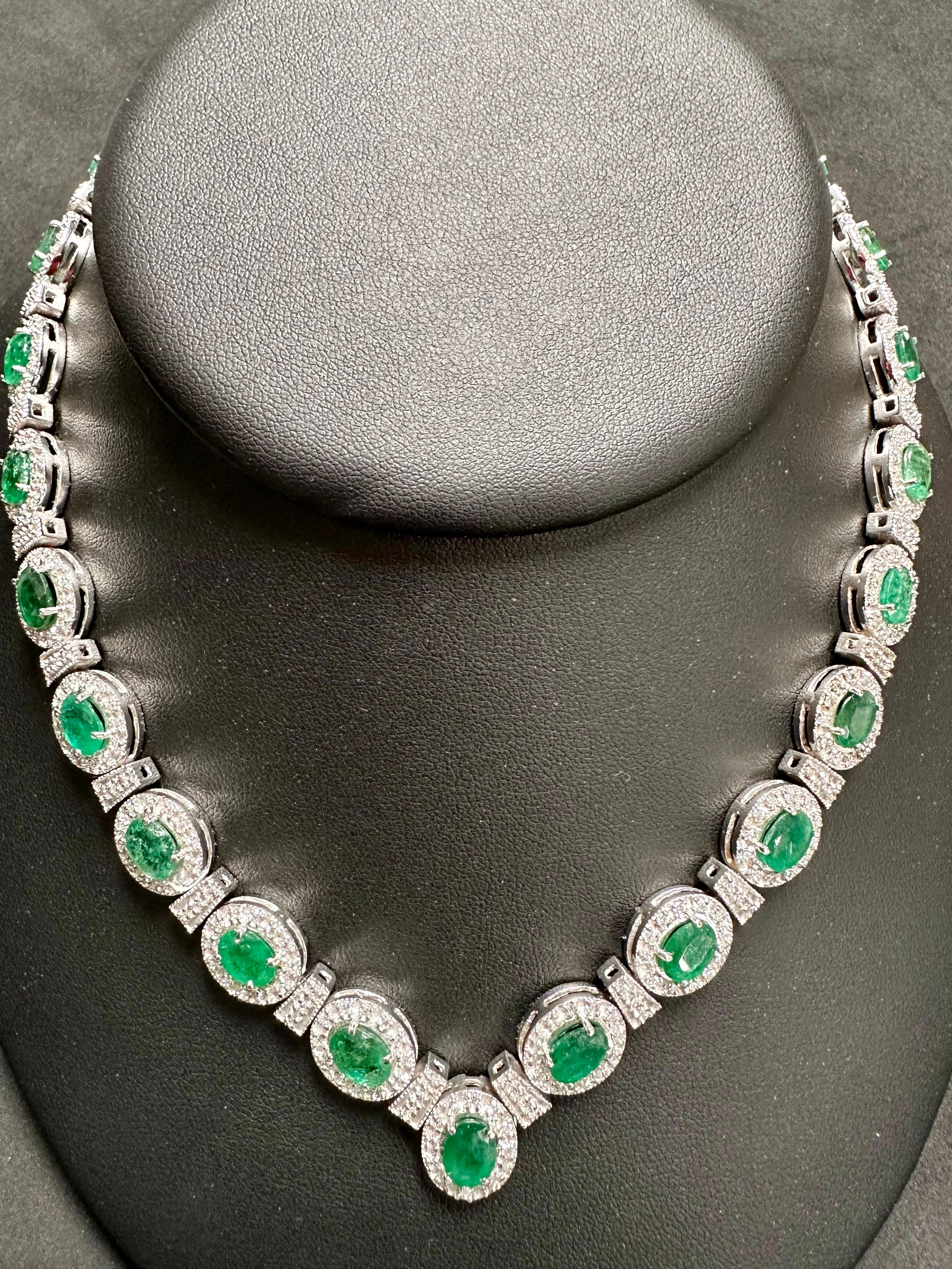 Oval Cut 28 Carat Oval Shape Natural Emerald & 5 Carat Diamond Necklace in 14 Karat Gold For Sale