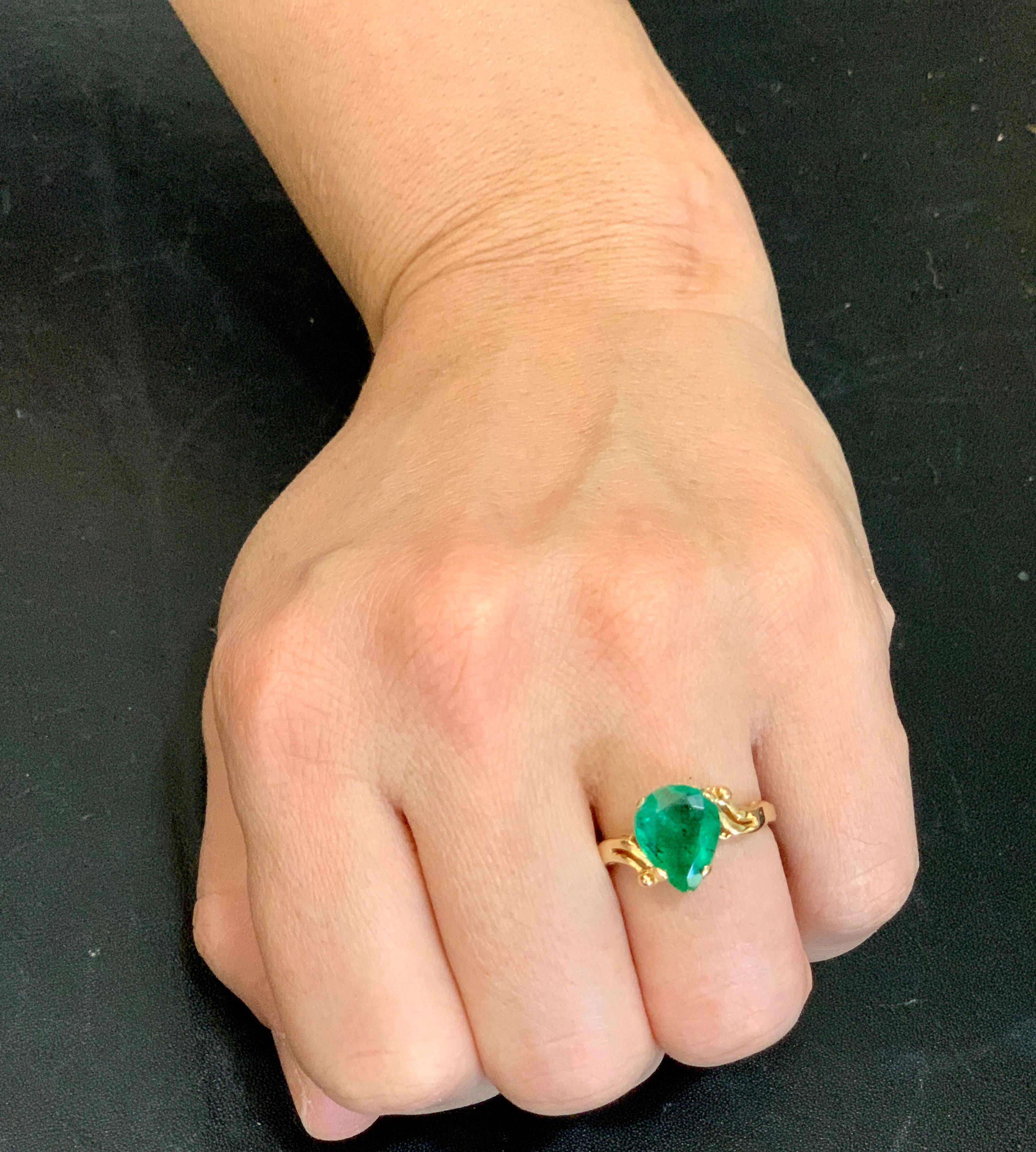 2.8 Carat Pear Cut Natural Emerald Ring 14 Karat Yellow Gold In Excellent Condition In New York, NY