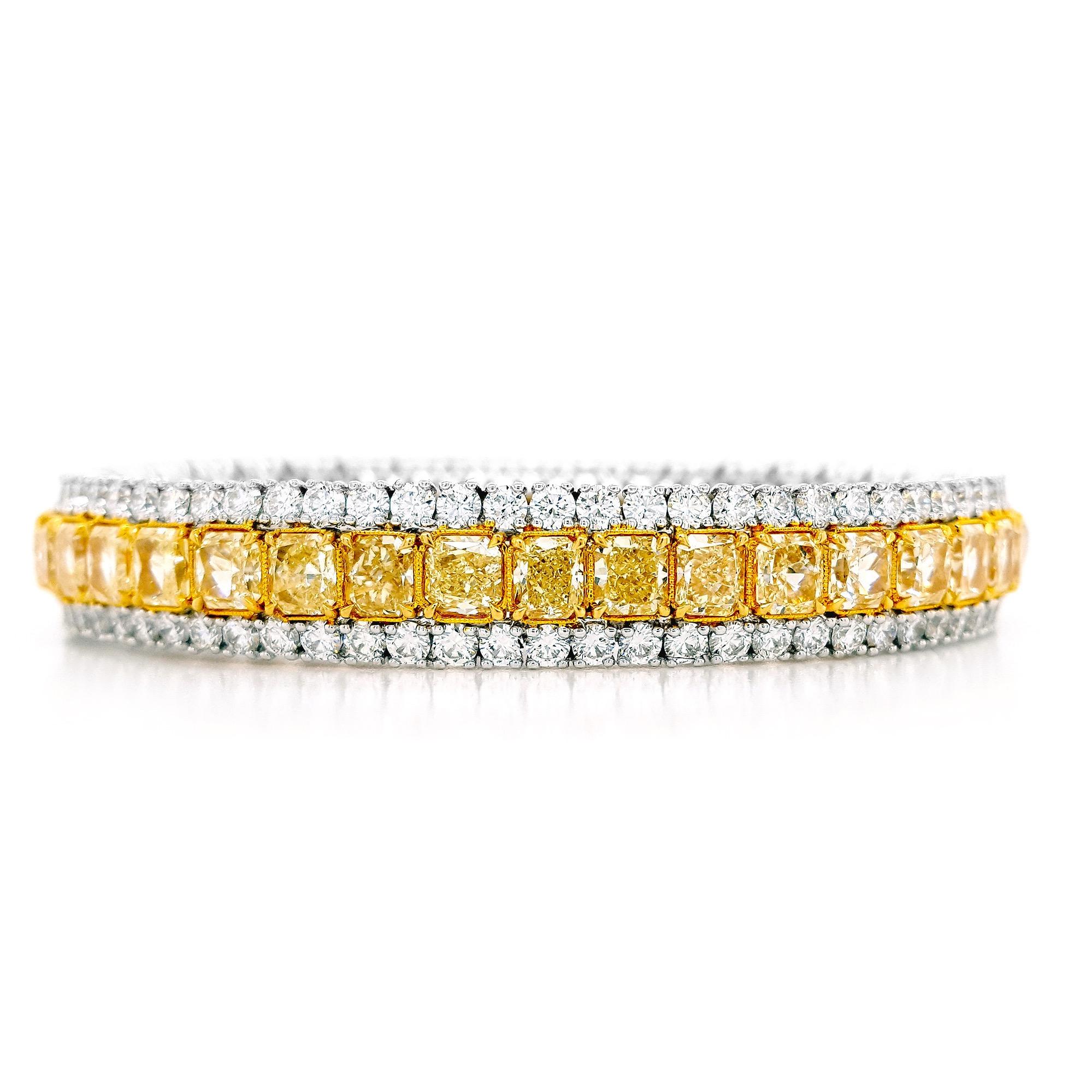 Bracciale con diamanti naturali gialli e bianchi, 28 carati di peso totale
Straordinaria espressione di colore ed eleganza, questo bracciale in oro giallo 18 carati lavorato a mano presenta 39 diamanti gialli intensi taglio radiante, accuratamente