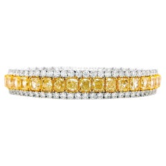 Bracciale con diamanti bianchi e gialli radianti da 28 carati in oro giallo 18 carati.