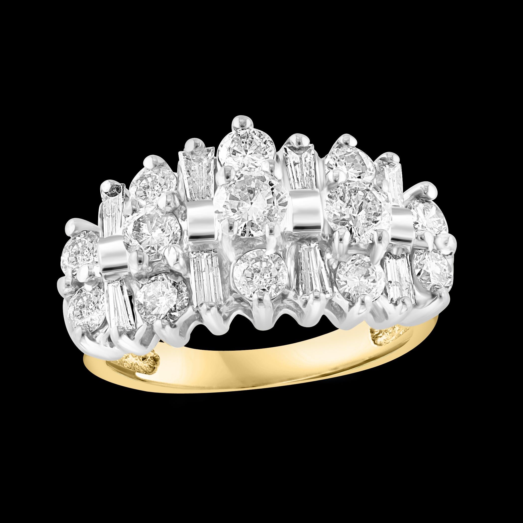 2.8 Carat Round & Baguettes Diamond Ring in 14 Karat White Gold Size 6 For Sale 9
