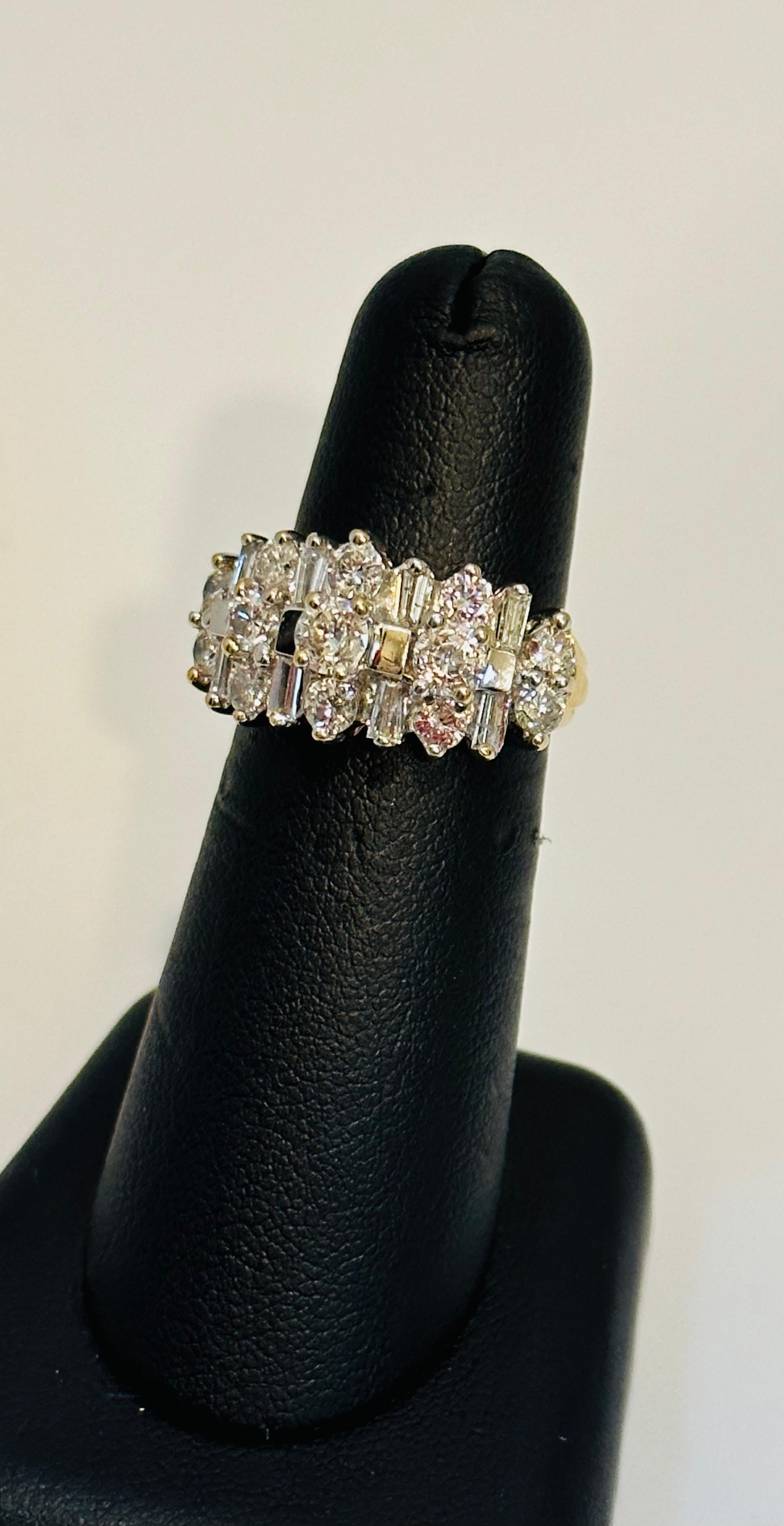 Women's 2.8 Carat Round & Baguettes Diamond Ring in 14 Karat White Gold Size 6 For Sale