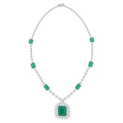 28 Carat Zambian Emerald 13.76 Carat SI/H Diamond Necklace 18 Karat White Gold
