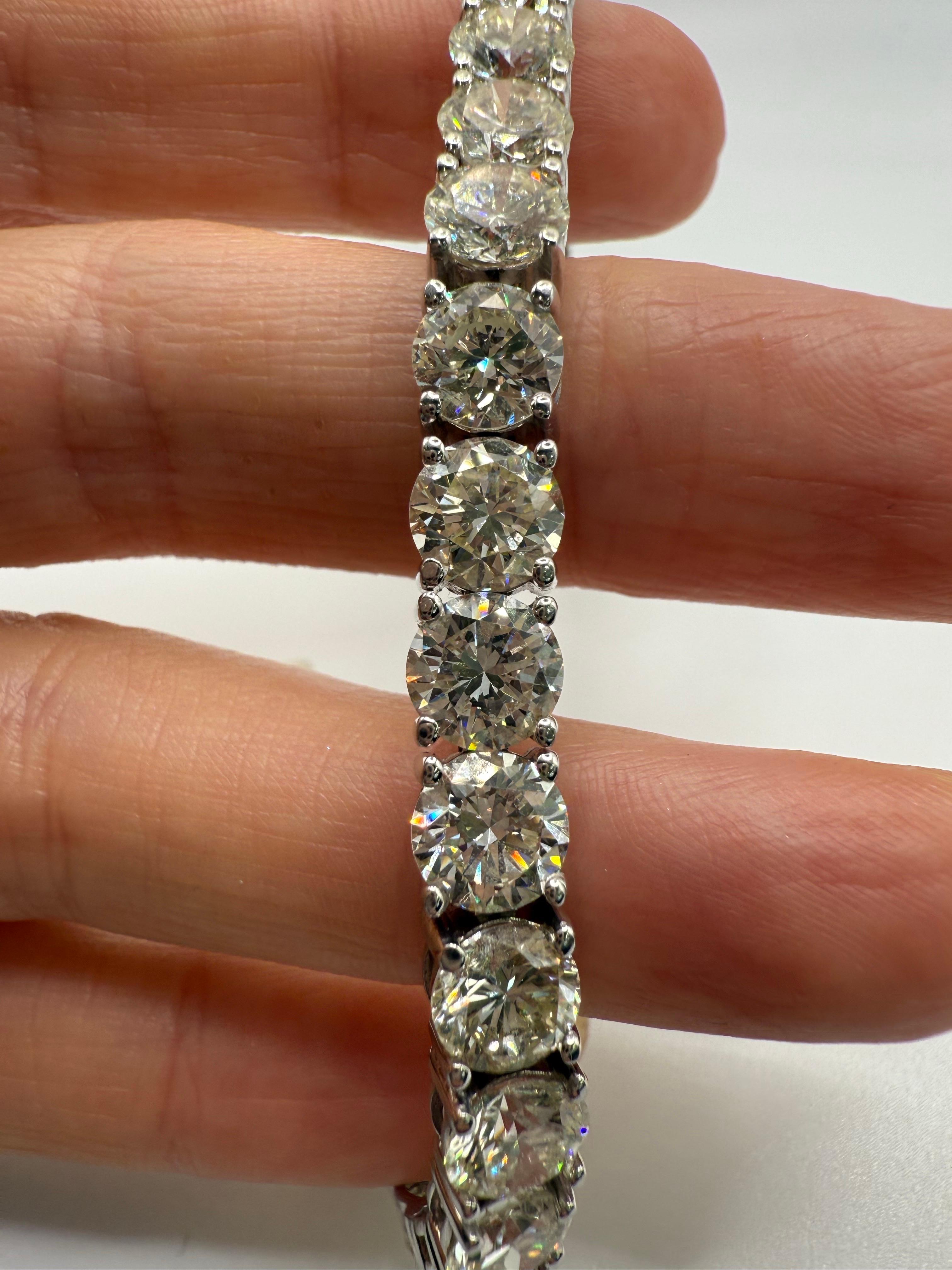 Femenino o masculino 28 quilates VS tenis pulsera de diamantes 18KT en venta