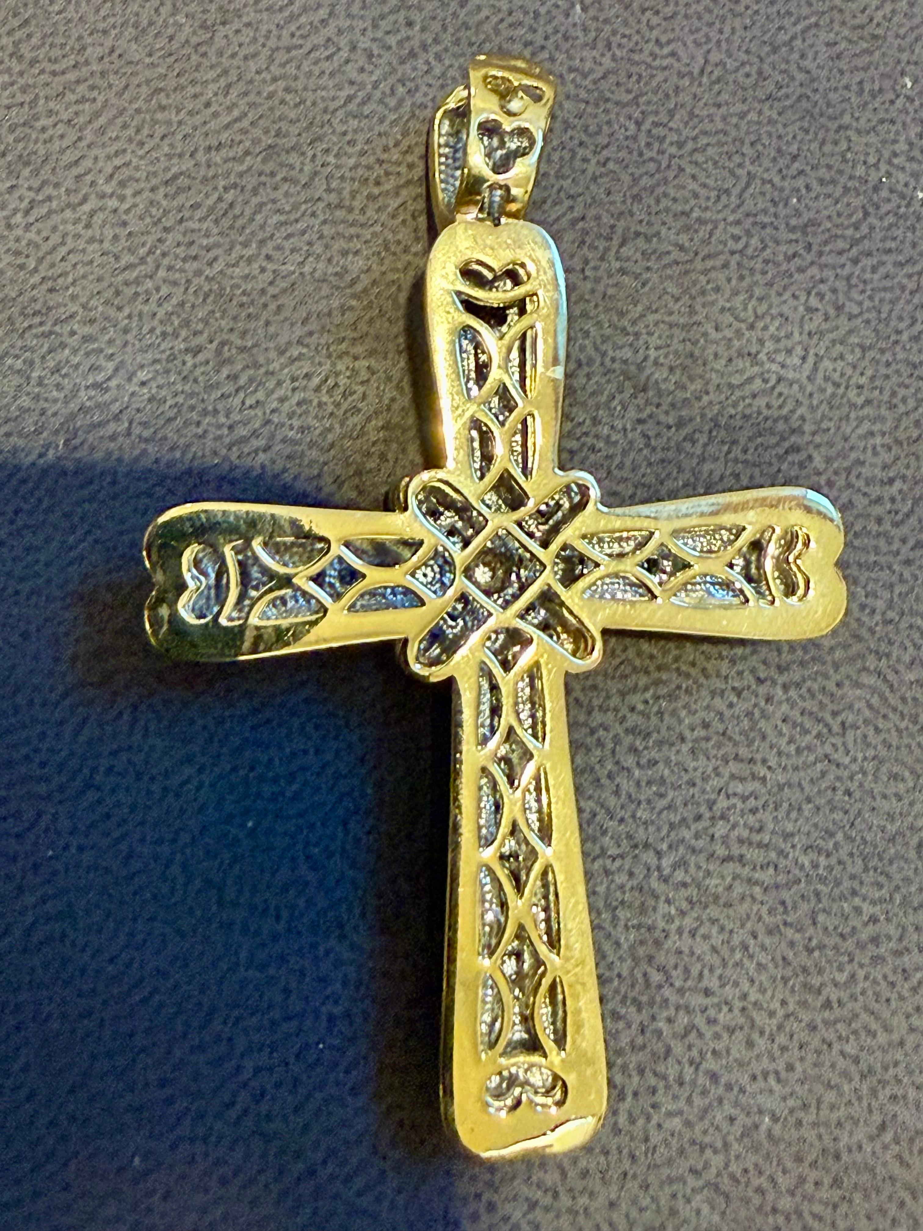 Taille ronde 2.8 Ct White Diamond Big Cross Pendentif en or jaune 14 Kt avec Big Bail 21.5gm en vente