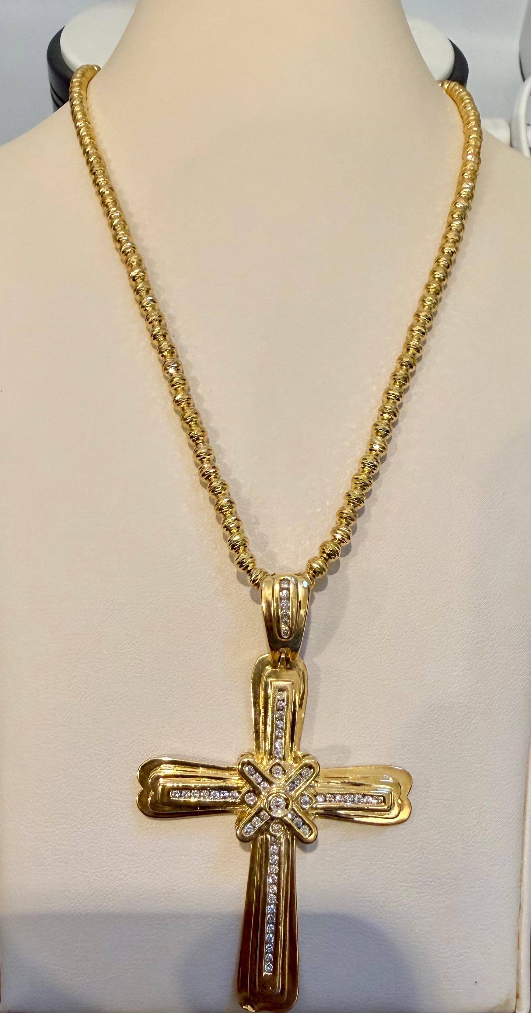 2.8 Ct White Diamond Big Cross Pendentif en or jaune 14 Kt avec Big Bail 21.5gm Excellent état - En vente à New York, NY