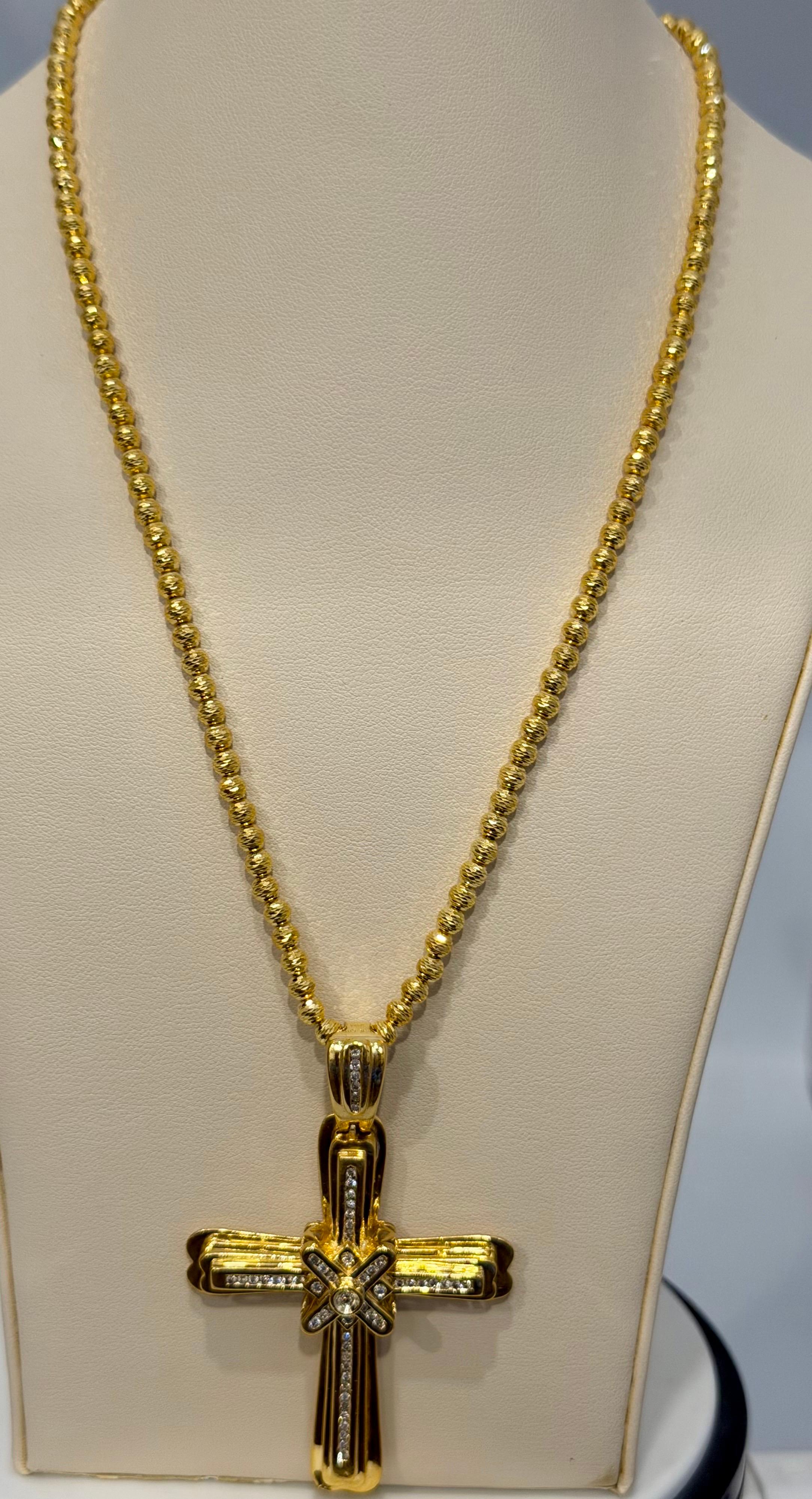 2.8 Ct White Diamond Big Cross Pendentif en or jaune 14 Kt avec Big Bail 21.5gm en vente 2