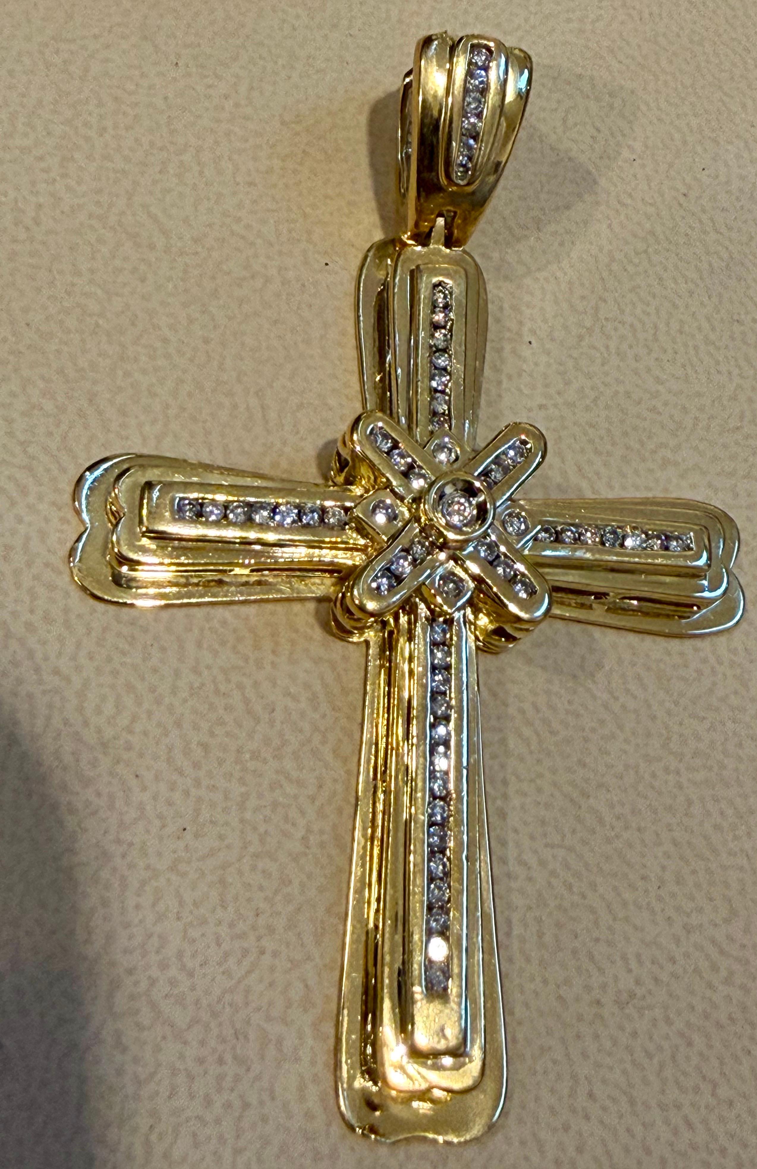 2.8 Ct White Diamond Big Cross Pendentif en or jaune 14 Kt avec Big Bail 21.5gm en vente 3