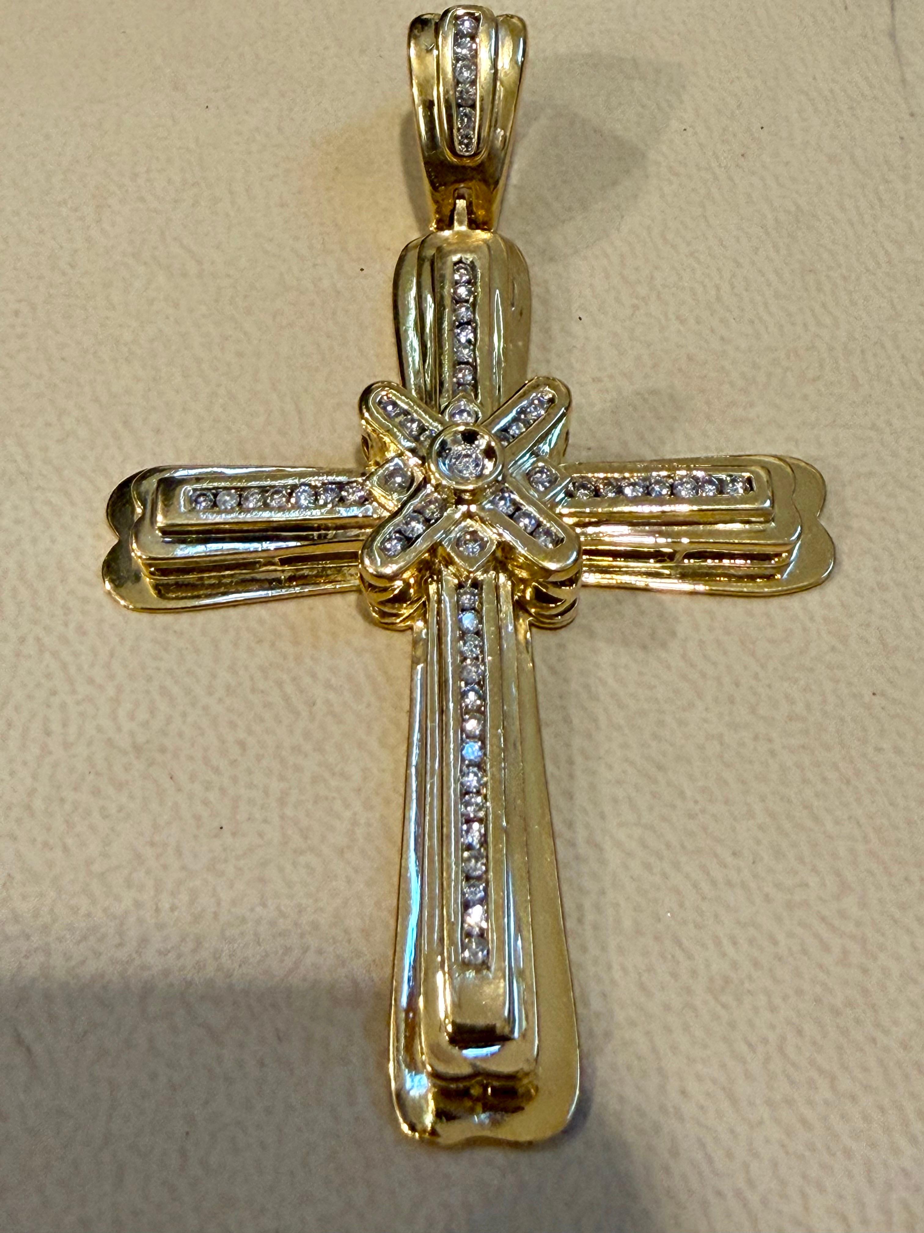 2.8 Ct White Diamond Big Cross Pendentif en or jaune 14 Kt avec Big Bail 21.5gm en vente 4