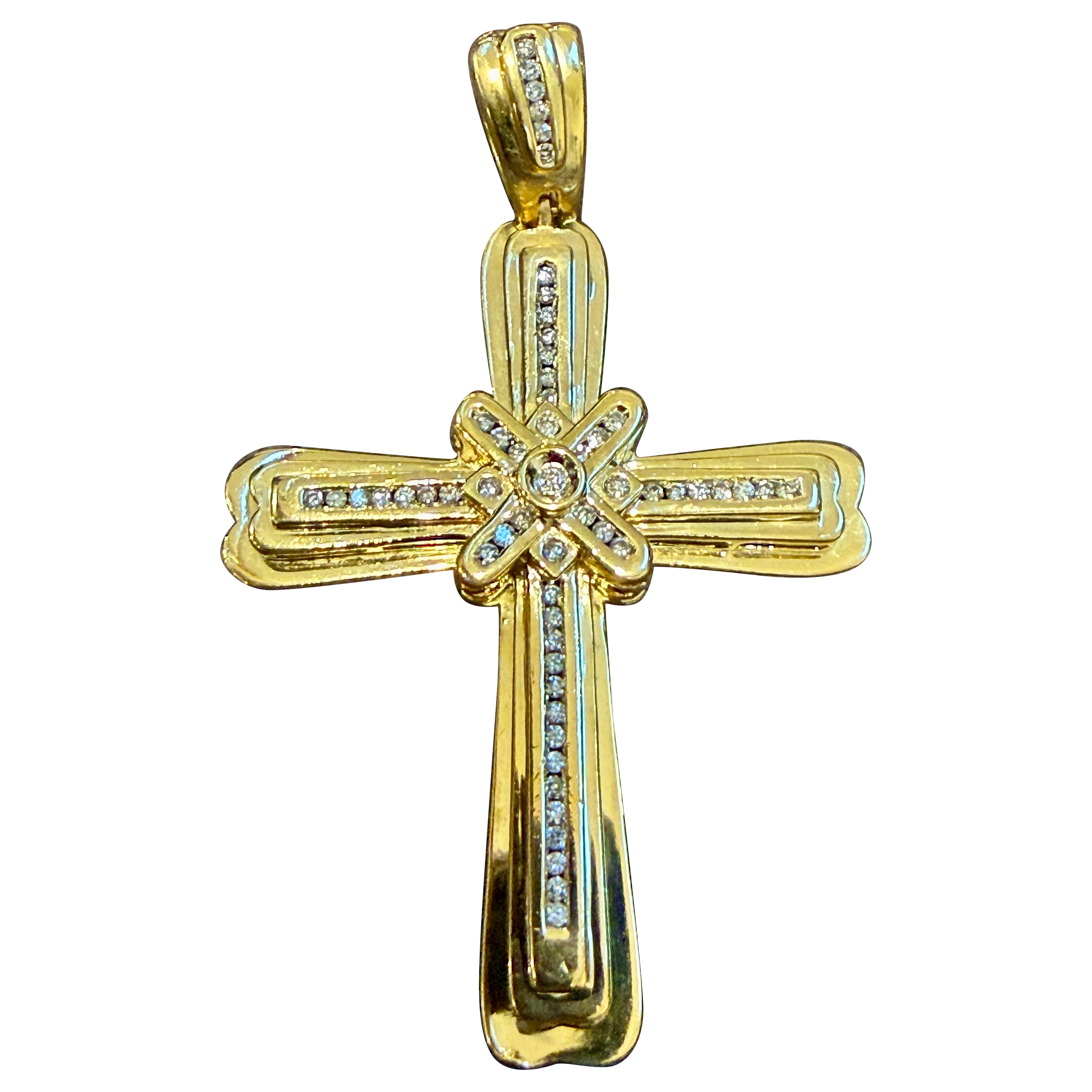 2.8 Ct White Diamond Big Cross Pendentif en or jaune 14 Kt avec Big Bail 21.5gm en vente