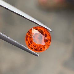 2,8 carati di forma rotonda di colore arancione intenso Gemma di granato di assonite per gioielli