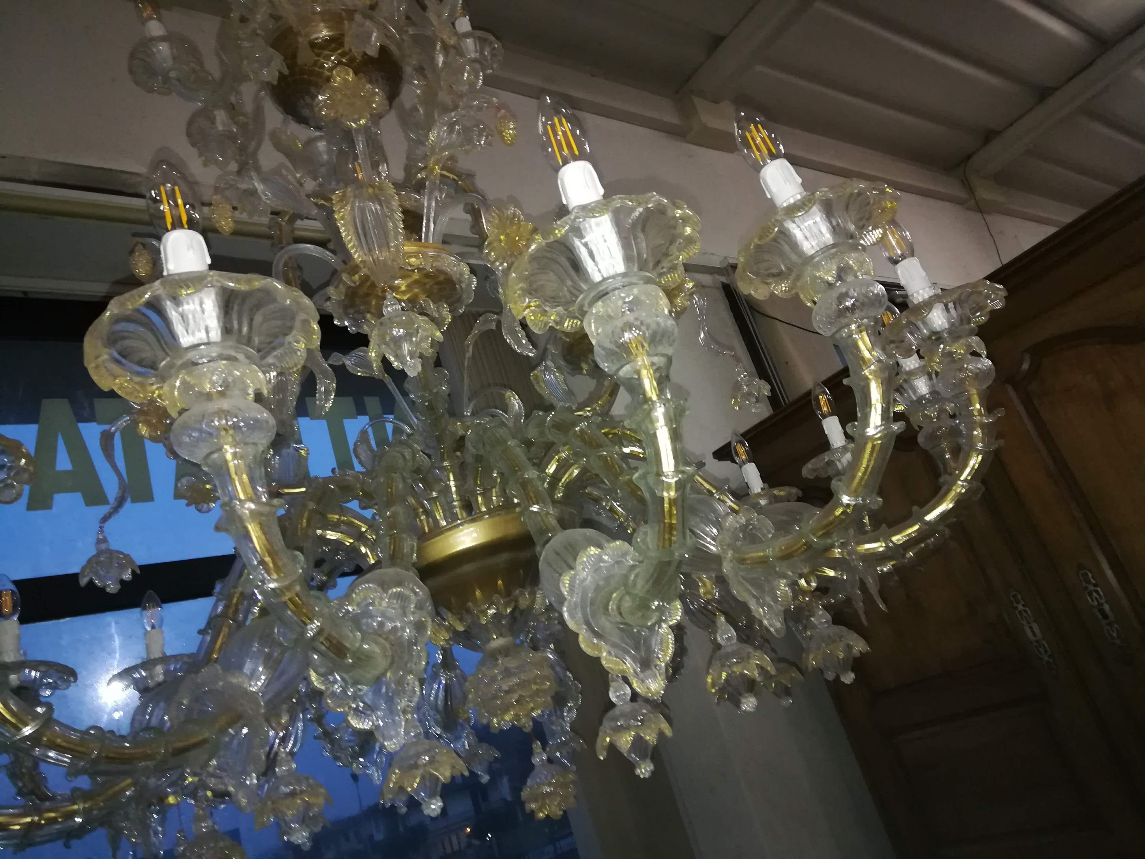 28 Lights Venetian Glass Blown Chandelier For Sale 4