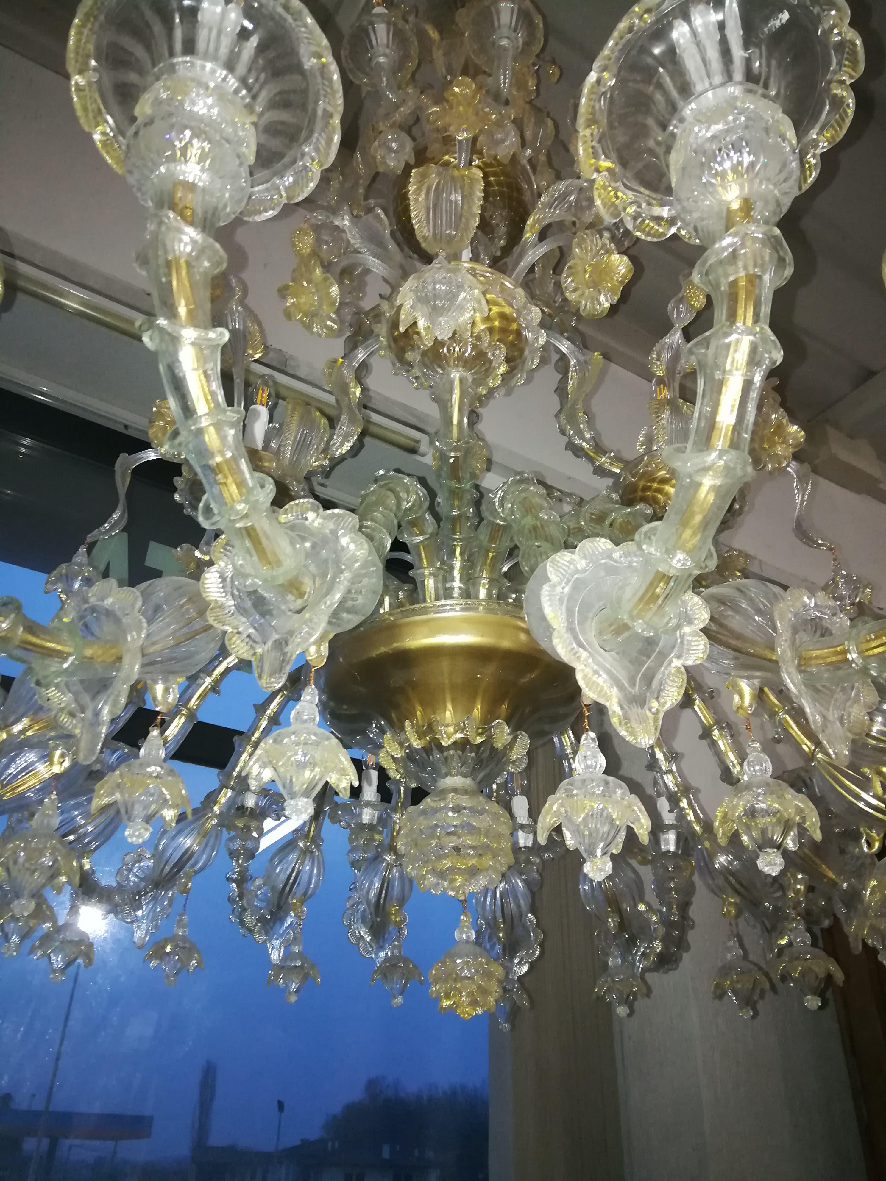 28 Lights Venetian Glass Blown Chandelier im Angebot 8