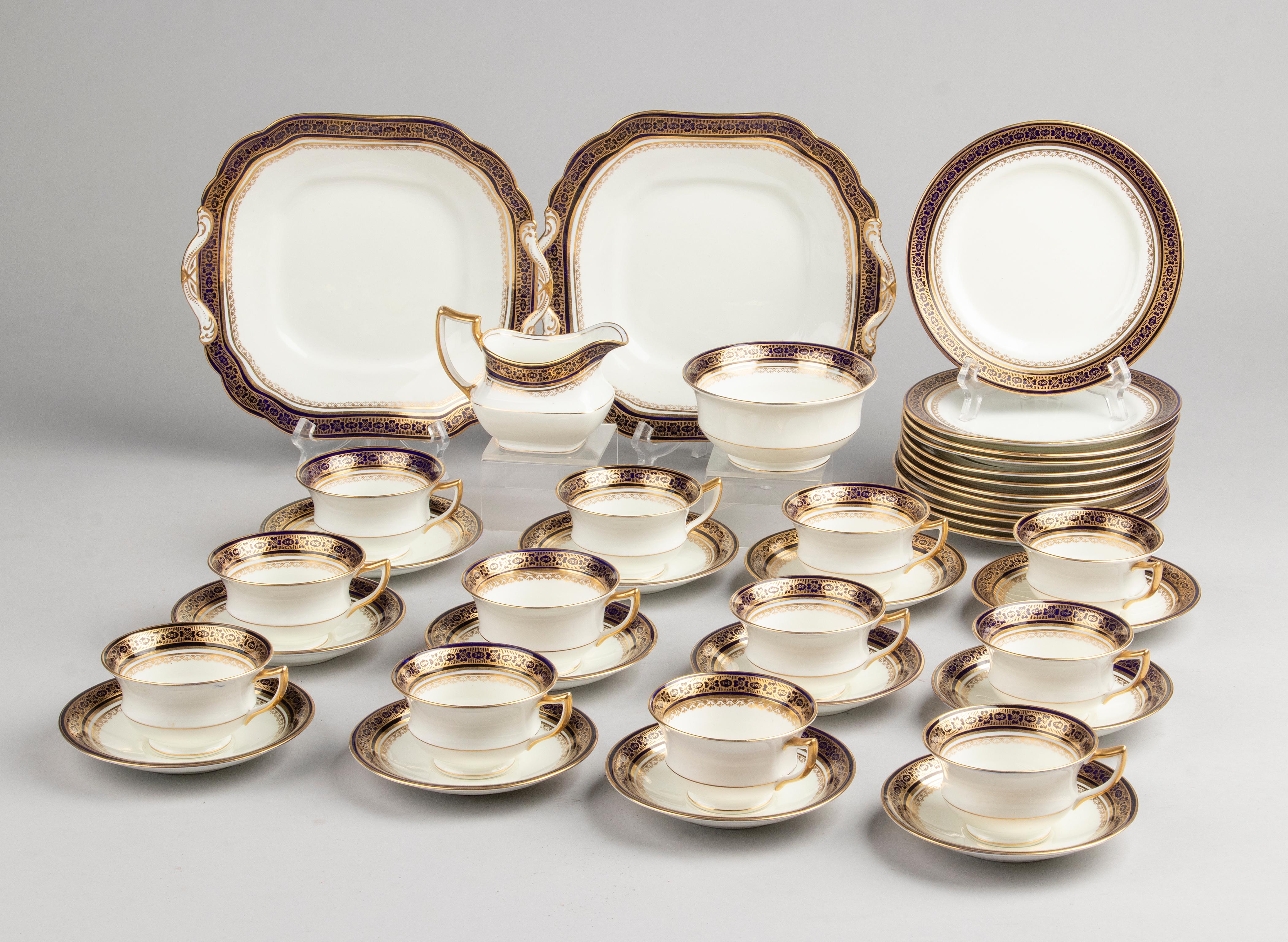 Belle Époque 28-Piece English Antique Porcelain Tea Set Made by Aynsley