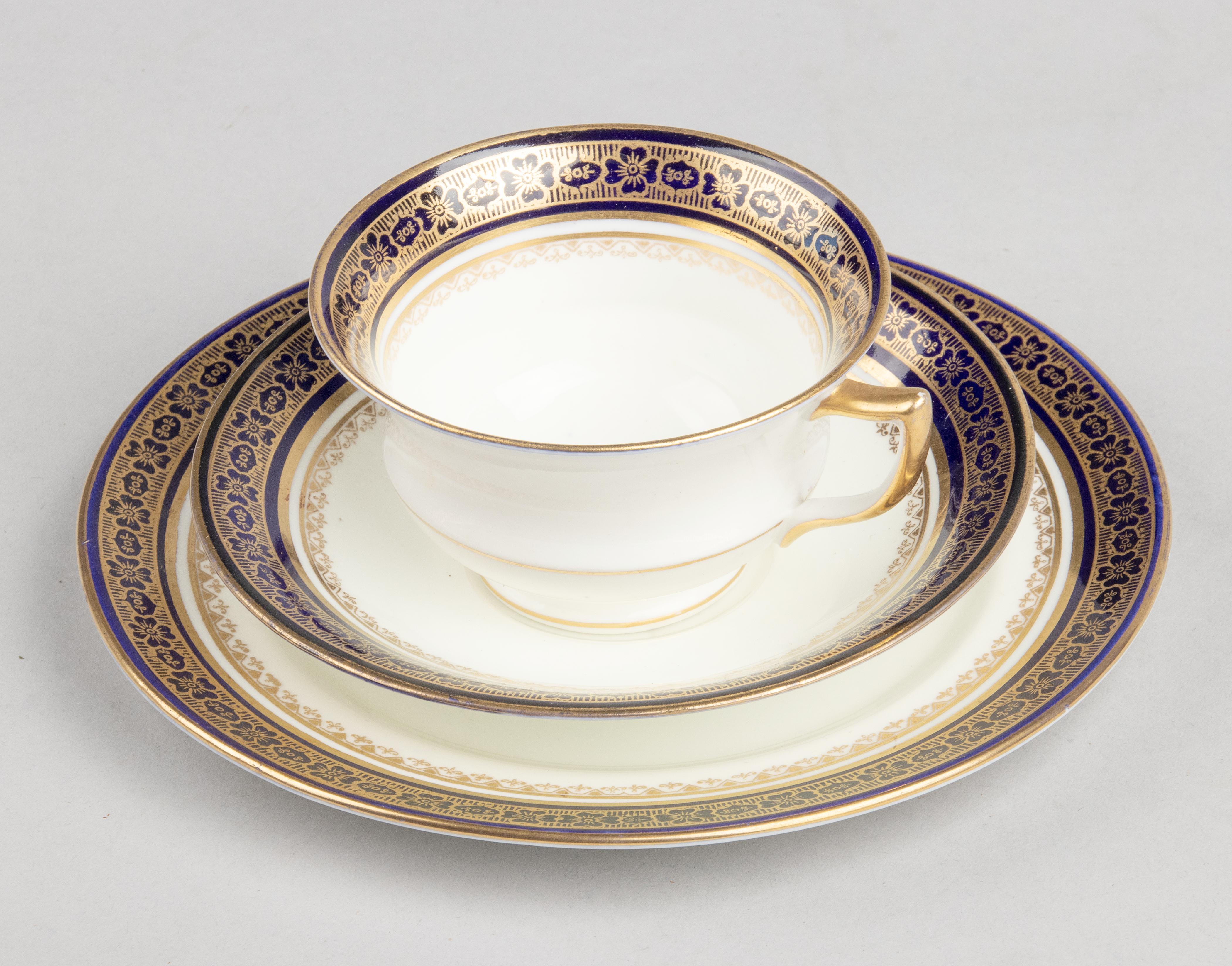 Early 20th Century 28-Piece English Antique Porcelain Tea Set Made by Aynsley