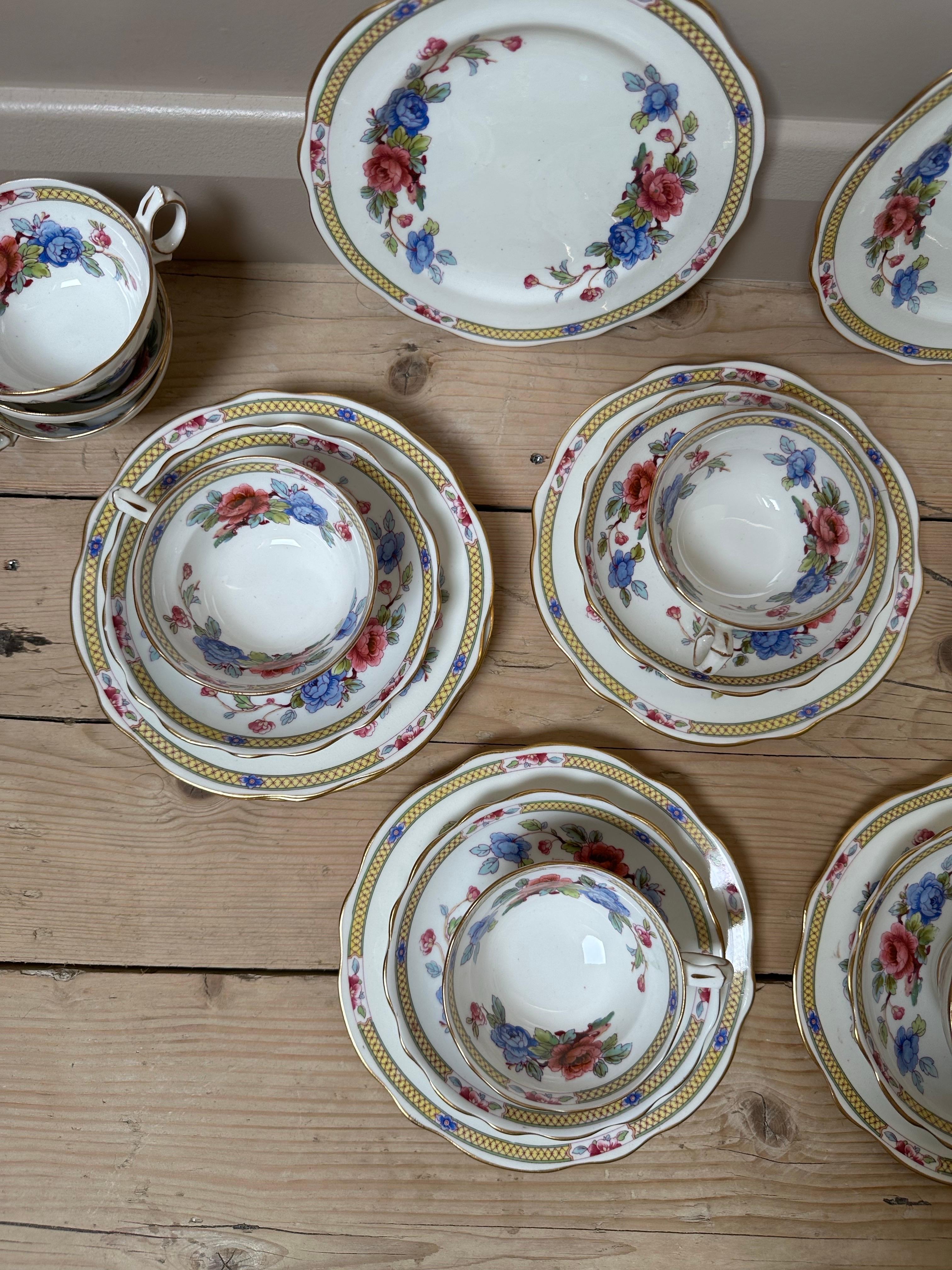 28 pièces Hammersley & Co. Service à thé en porcelaine, floral bleu et rouge, doré, 1900 en vente 14
