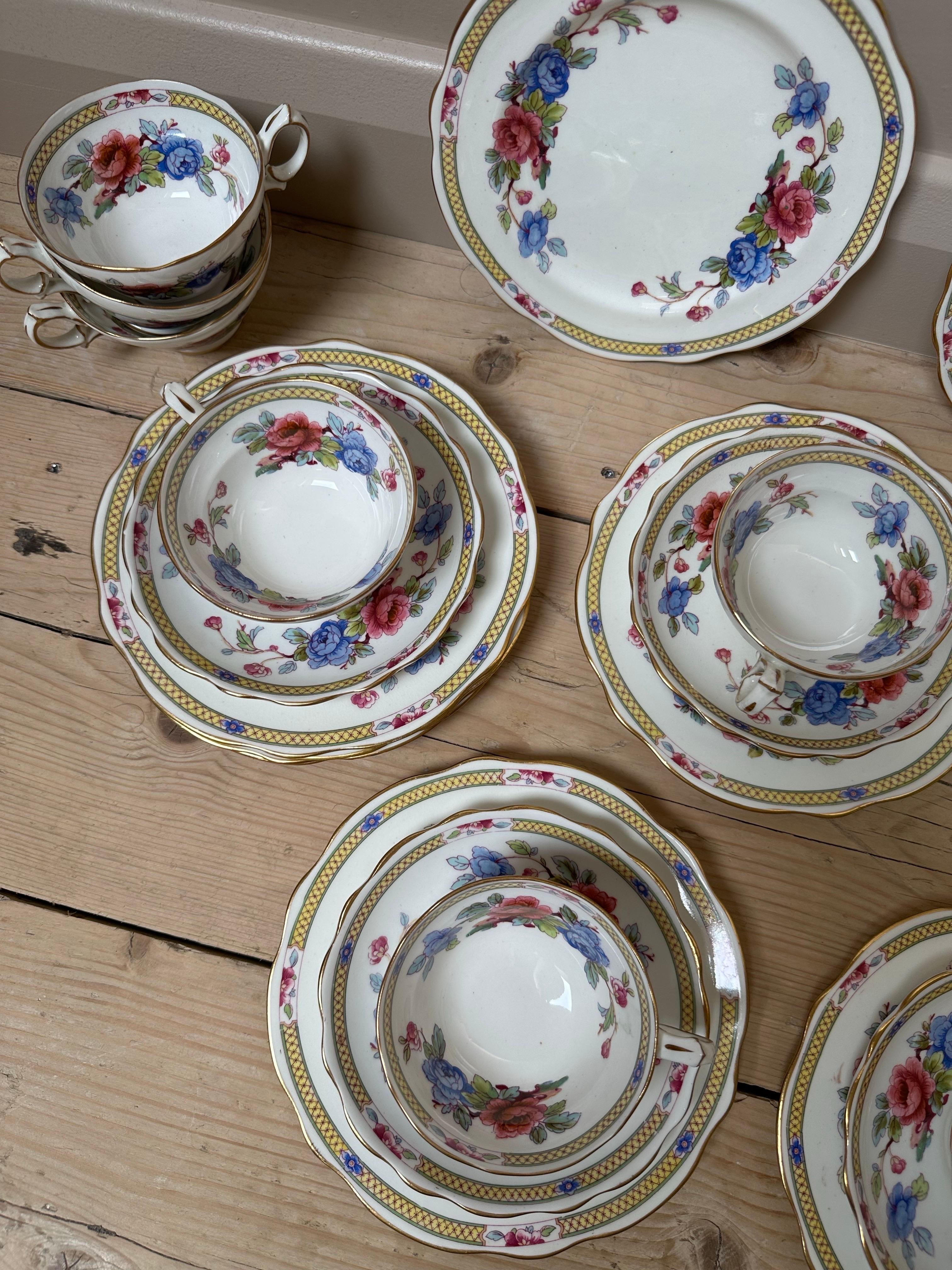 28 pièces Hammersley & Co. Service à thé en porcelaine, floral bleu et rouge, doré, 1900 en vente 15