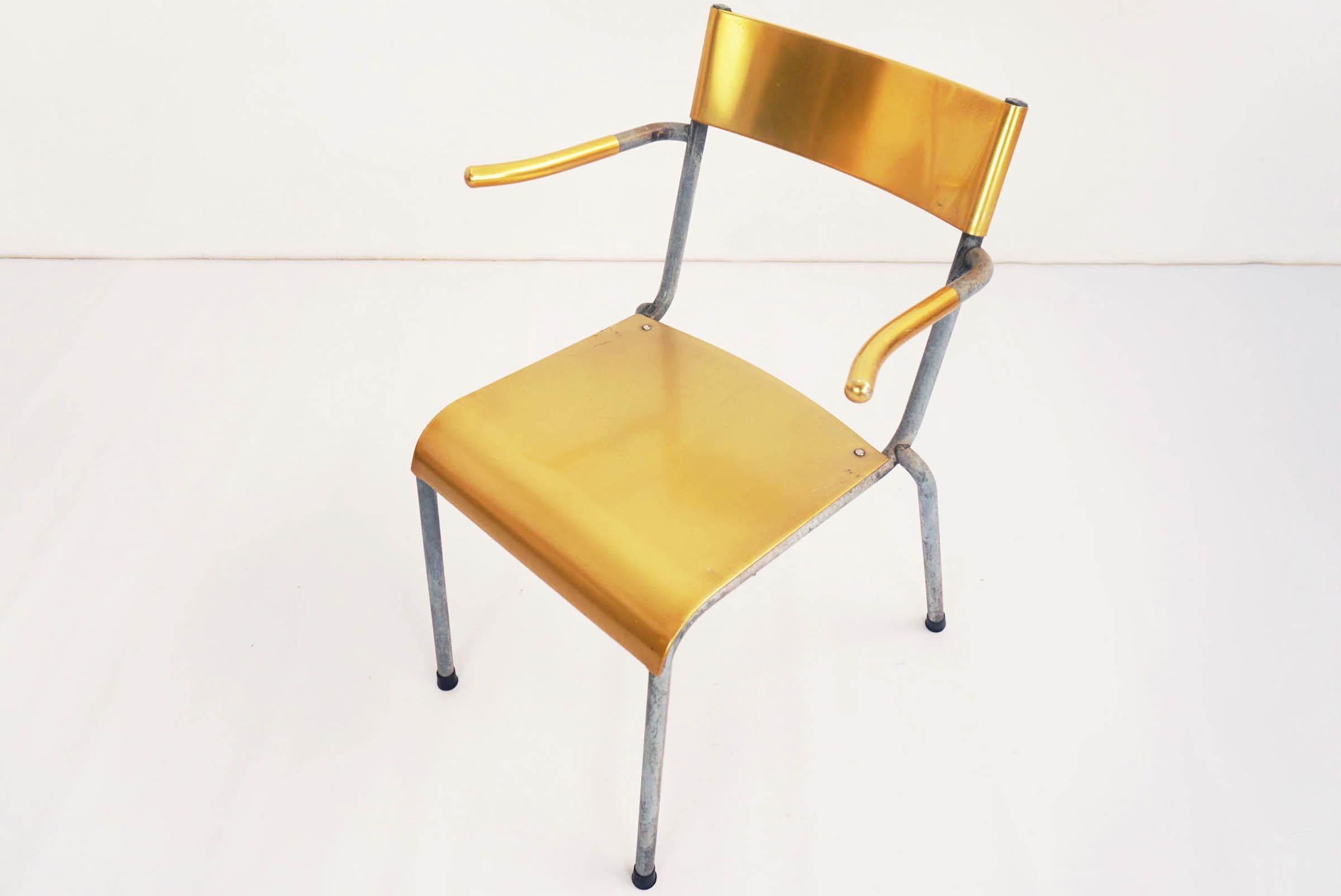 Mid-20th Century 13 Pieces of Swiss Stackable Chairs in Yellow Aluminum and Anodized Metal For Sale