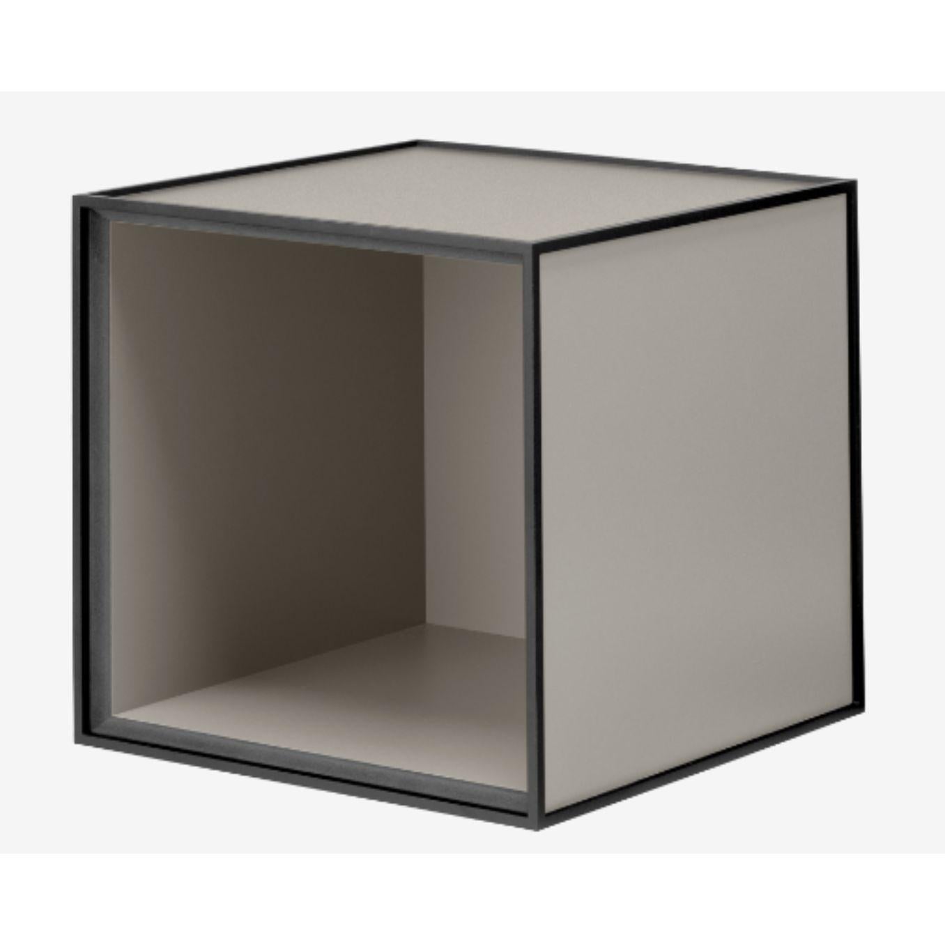28 Sand frame box by Lassen.
Dimensions: W 28 x D 28 x H 28 cm 
Materials: finér, melamin, melamin, melamine, metal, veneer, oak
Also available in different colors and dimensions. 

By Lassen is a Danish design brand focused on iconic designs