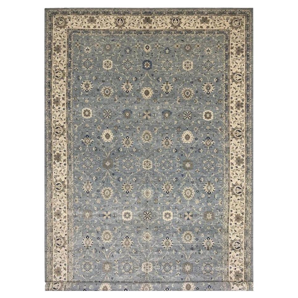 Tapis contemporain de 28 x 14 pieds de taille palais dans le style de Farahan, gris, bleu et beige en vente