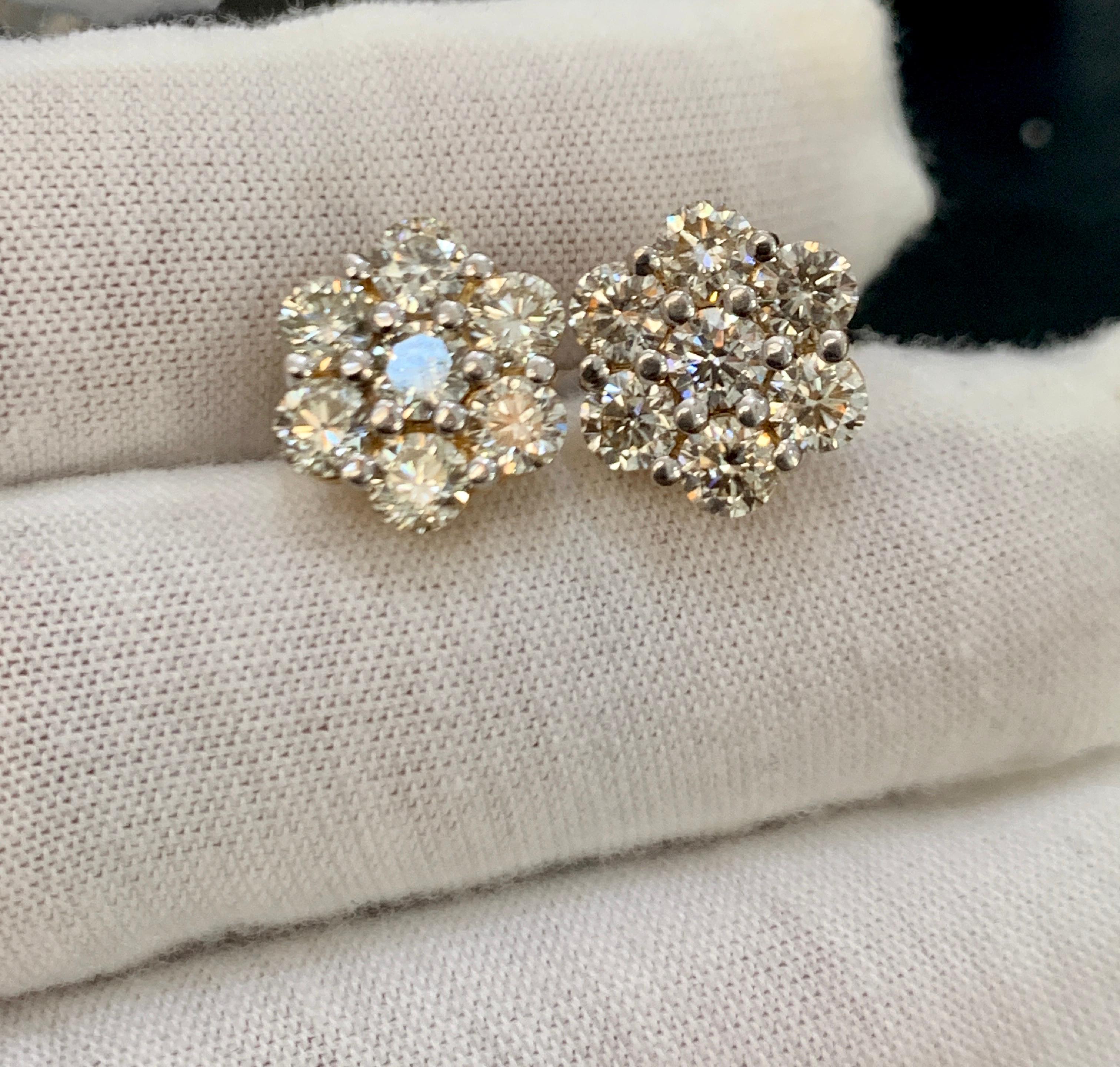 2.80 Carat, 7 Diamond Floral Cluster Flower Stud Earrings 14 Karat Yellow Gold For Sale 2