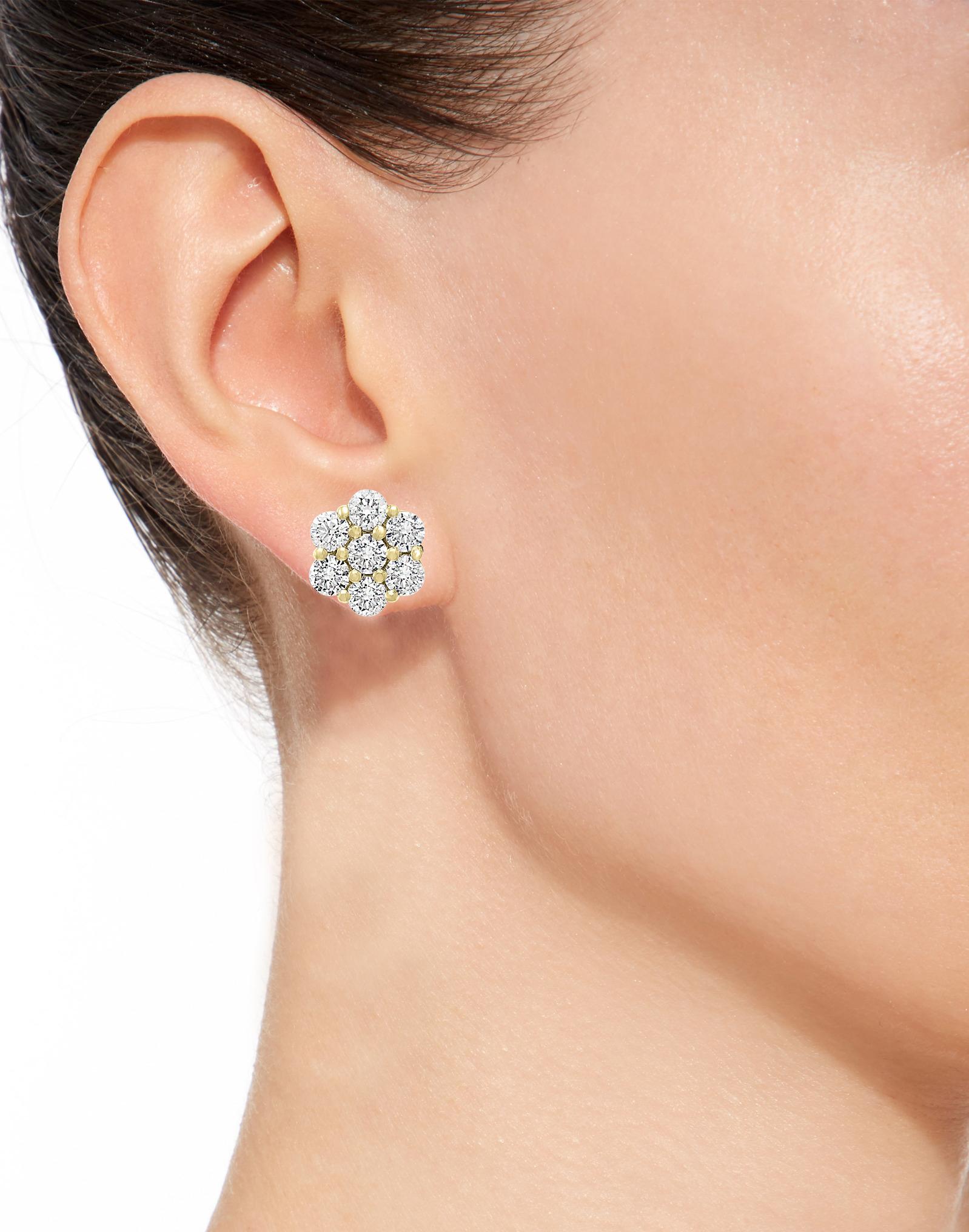 Round Cut 2.80 Carat, 7 Diamond Floral Cluster Flower Stud Earrings 14 Karat Yellow Gold For Sale