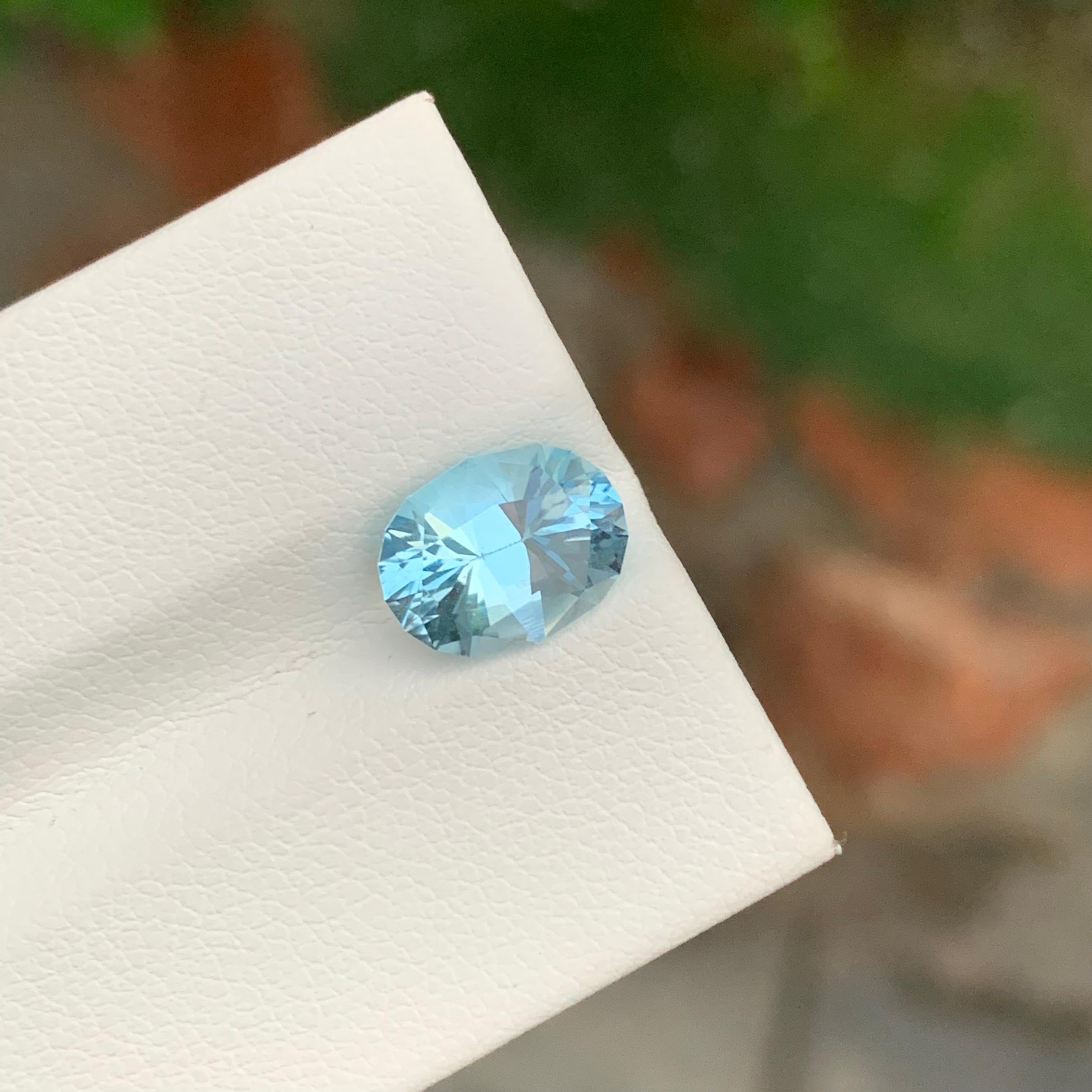 Arts and Crafts Adorable topaze bleue facettée de 2,80 carats de forme ovale provenant d'une mine brésilienne en vente