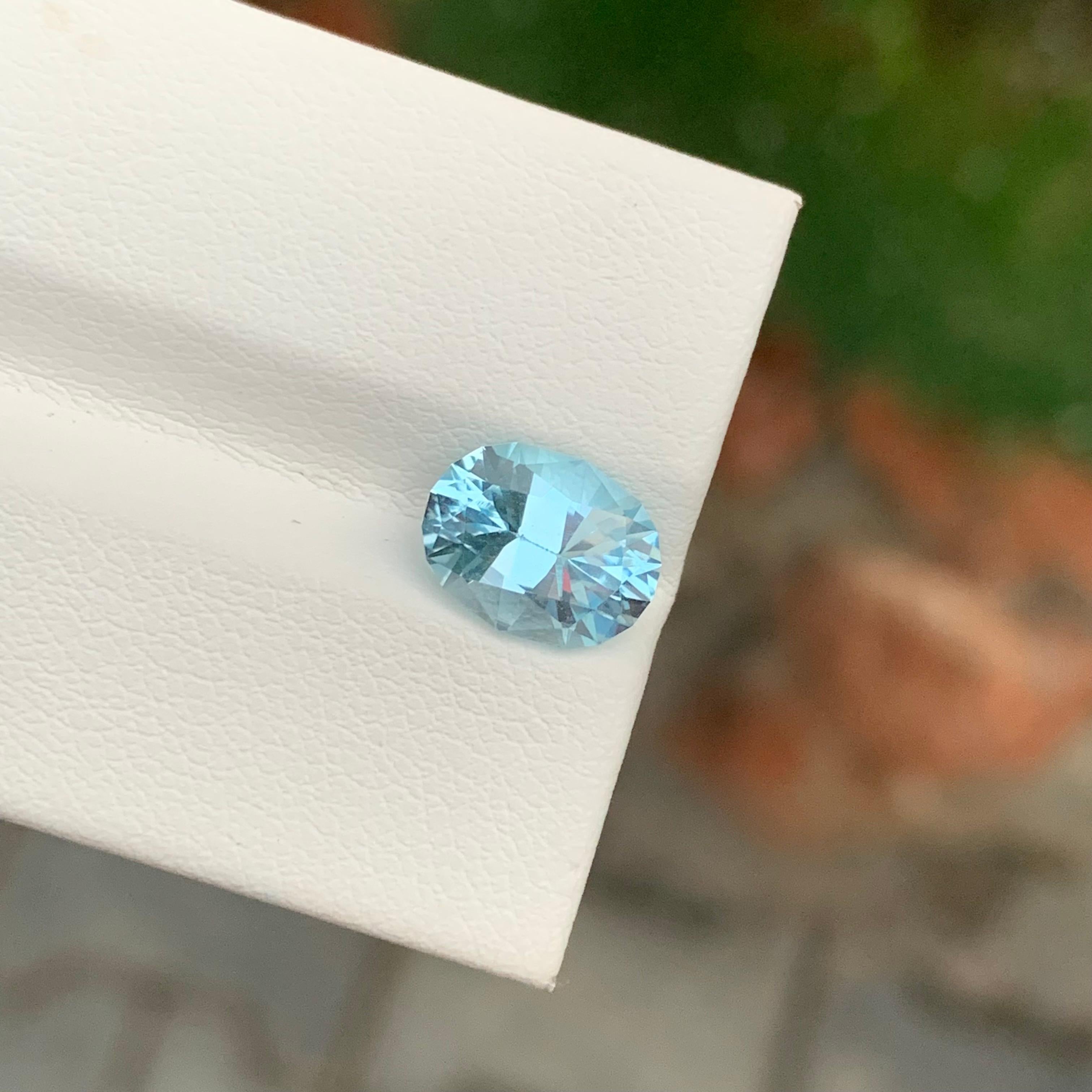 Taille ovale Adorable topaze bleue facettée de 2,80 carats de forme ovale provenant d'une mine brésilienne en vente