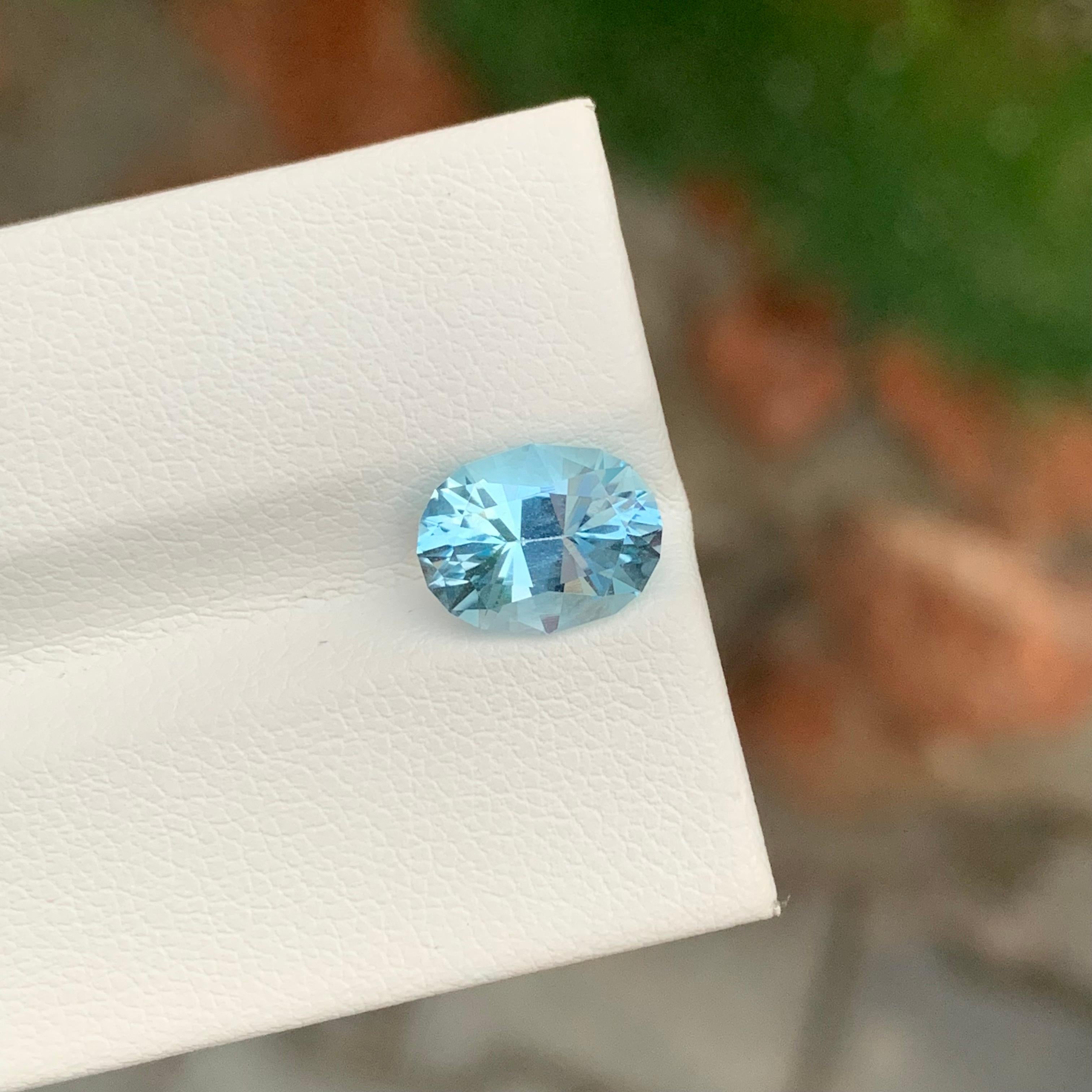 Adorable topaze bleue facettée de 2,80 carats de forme ovale provenant d'une mine brésilienne Unisexe en vente