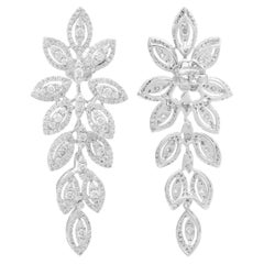 Pendants d'oreilles multi-feuilles en or blanc 18 carats avec diamants baguettes de 2,80 carats