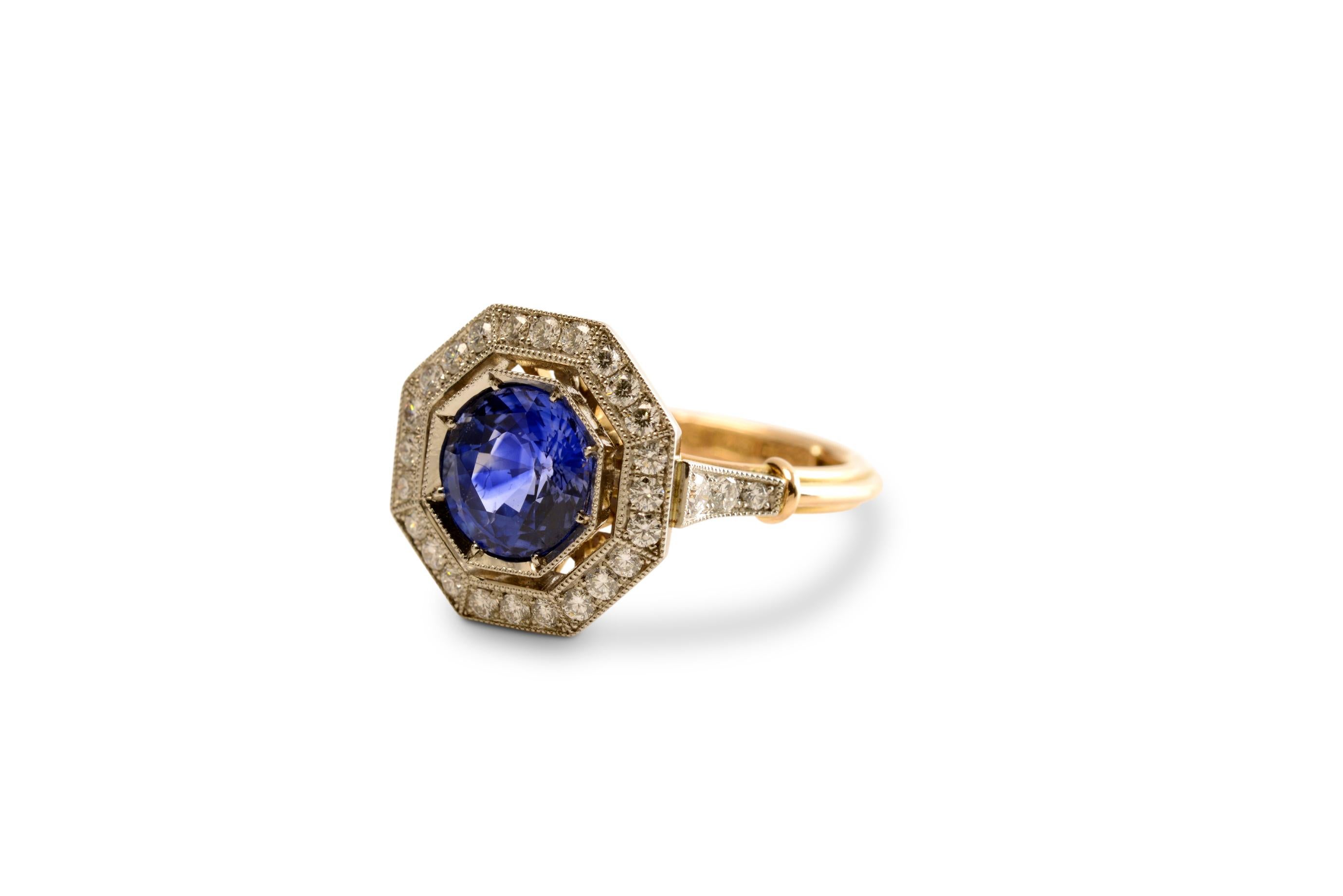 2.80 Carat Blue Ceylon Sapphire and Octagonal Diamond Halo Ring In New Condition For Sale In Sydney, NSW
