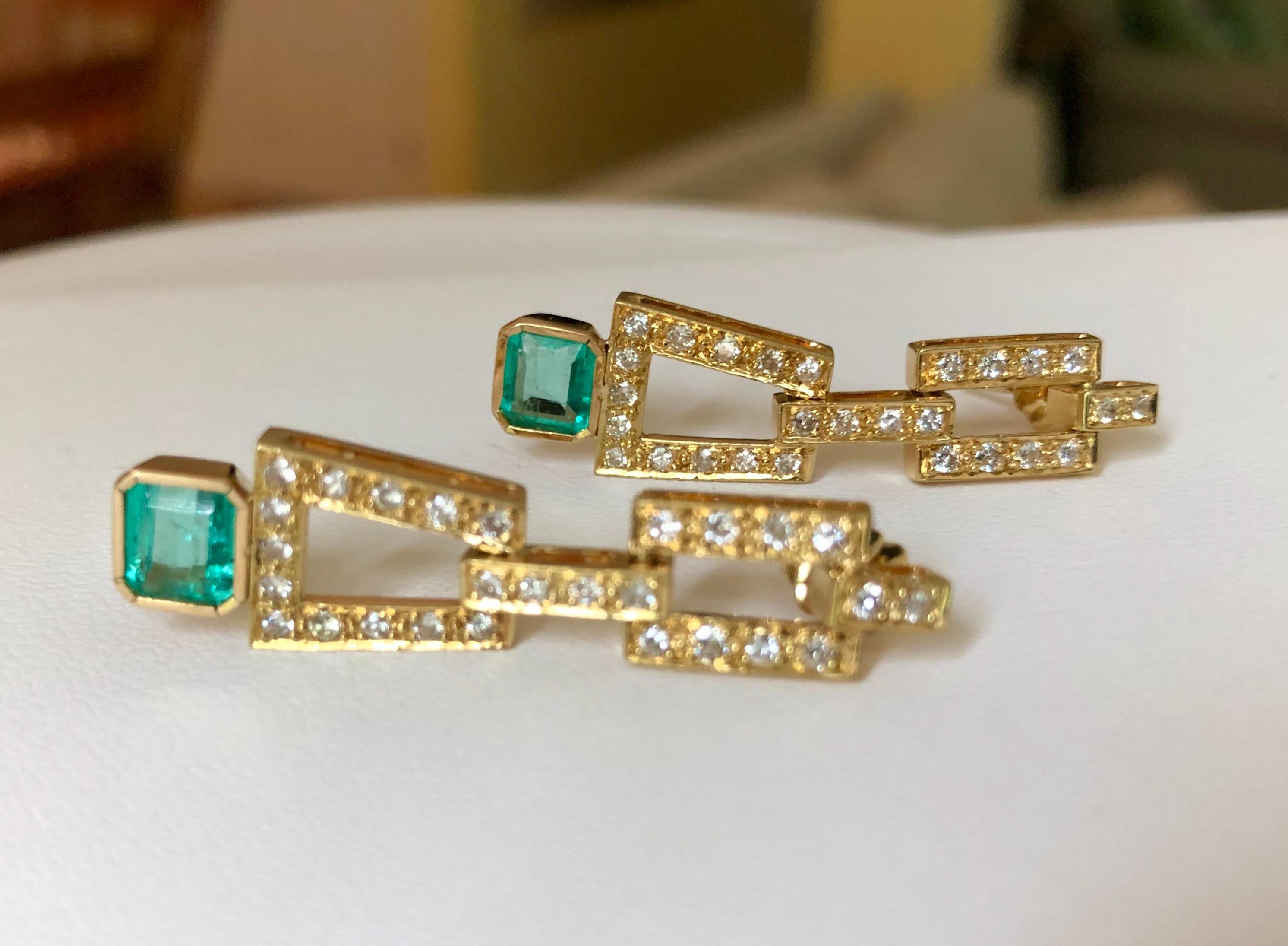 2.80 Carat Natural Colombian Emerald Diamond Drop Earrings 18 Karat For Sale 1