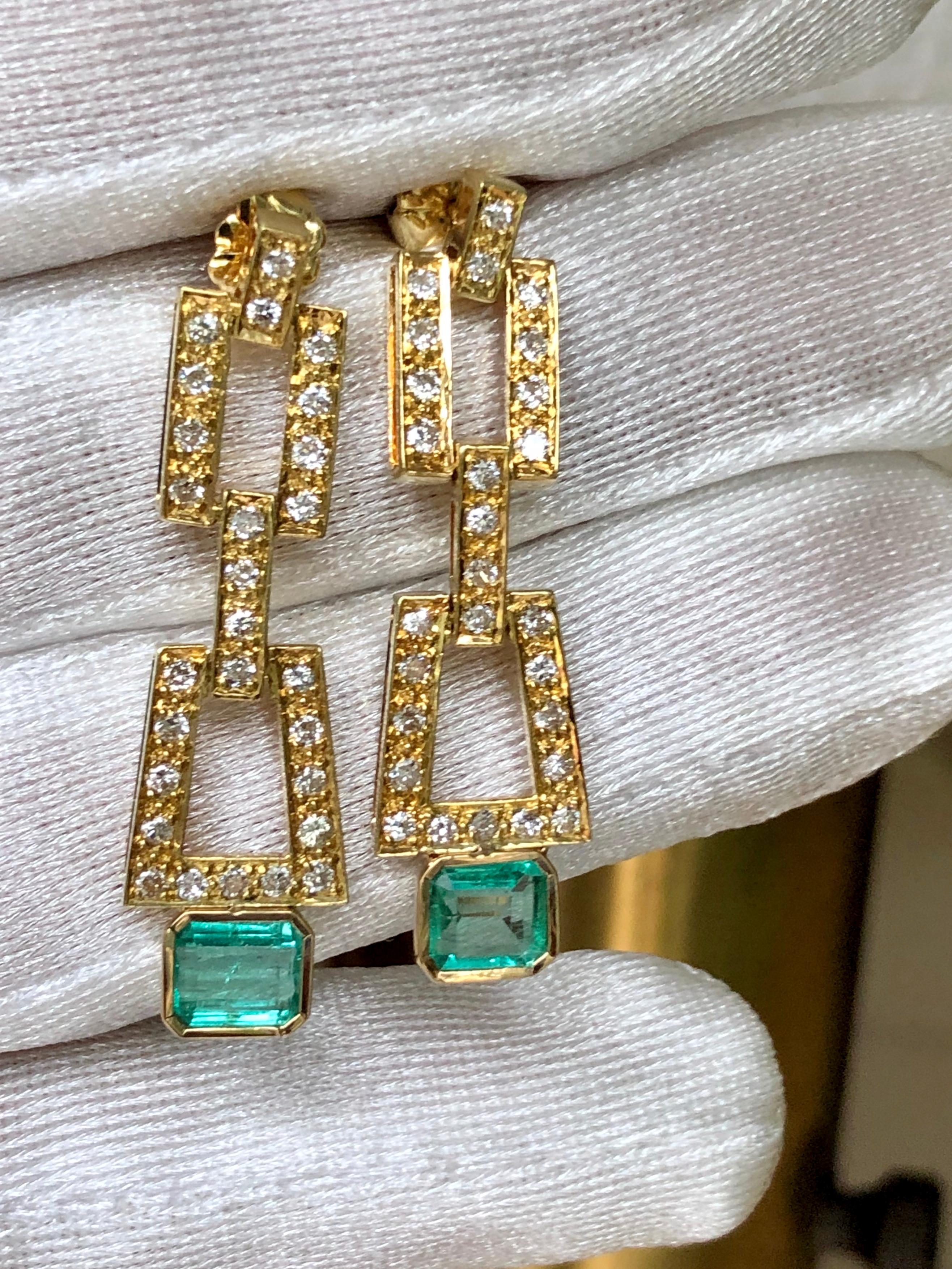 Women's or Men's 2.80 Carat Natural Colombian Emerald Diamond Drop Earrings 18 Karat For Sale