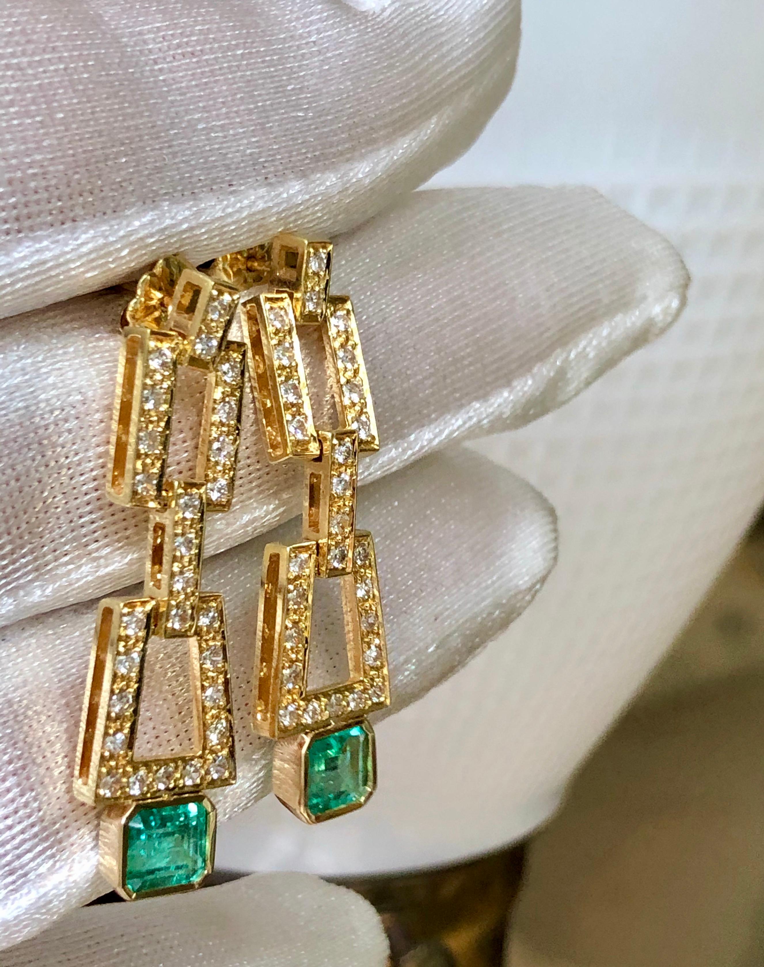 Art Deco 2.80 Carat Natural Colombian Emerald Diamond Drop Earrings 18 Karat For Sale