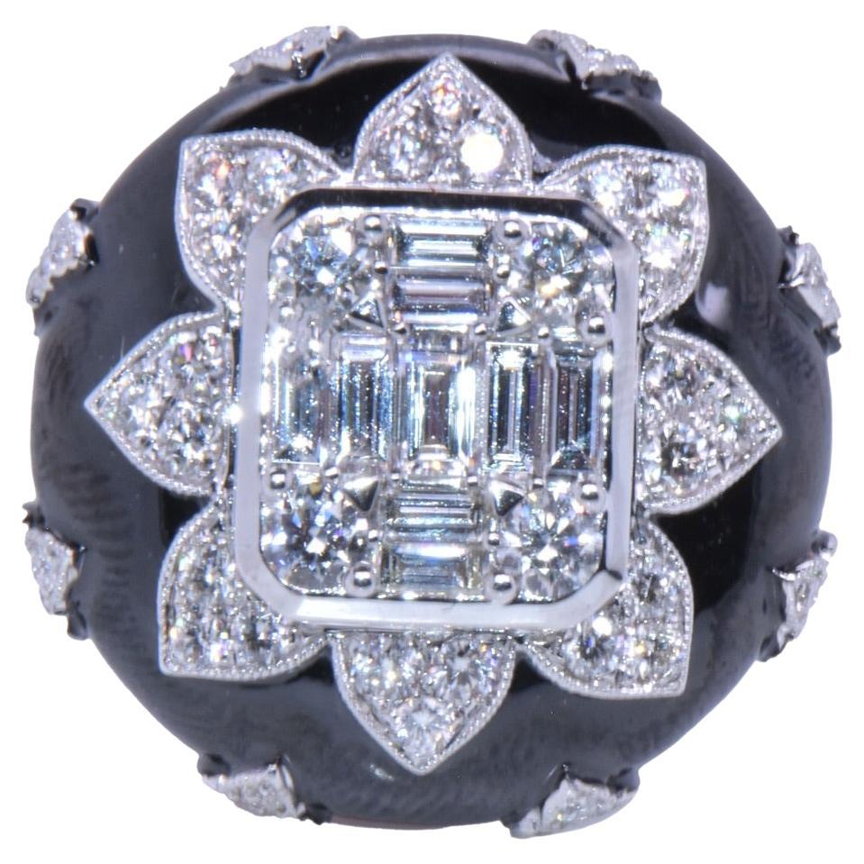 Bague fleur en or blanc 18k et émail noir avec diamant baguette de 2,80 carats 