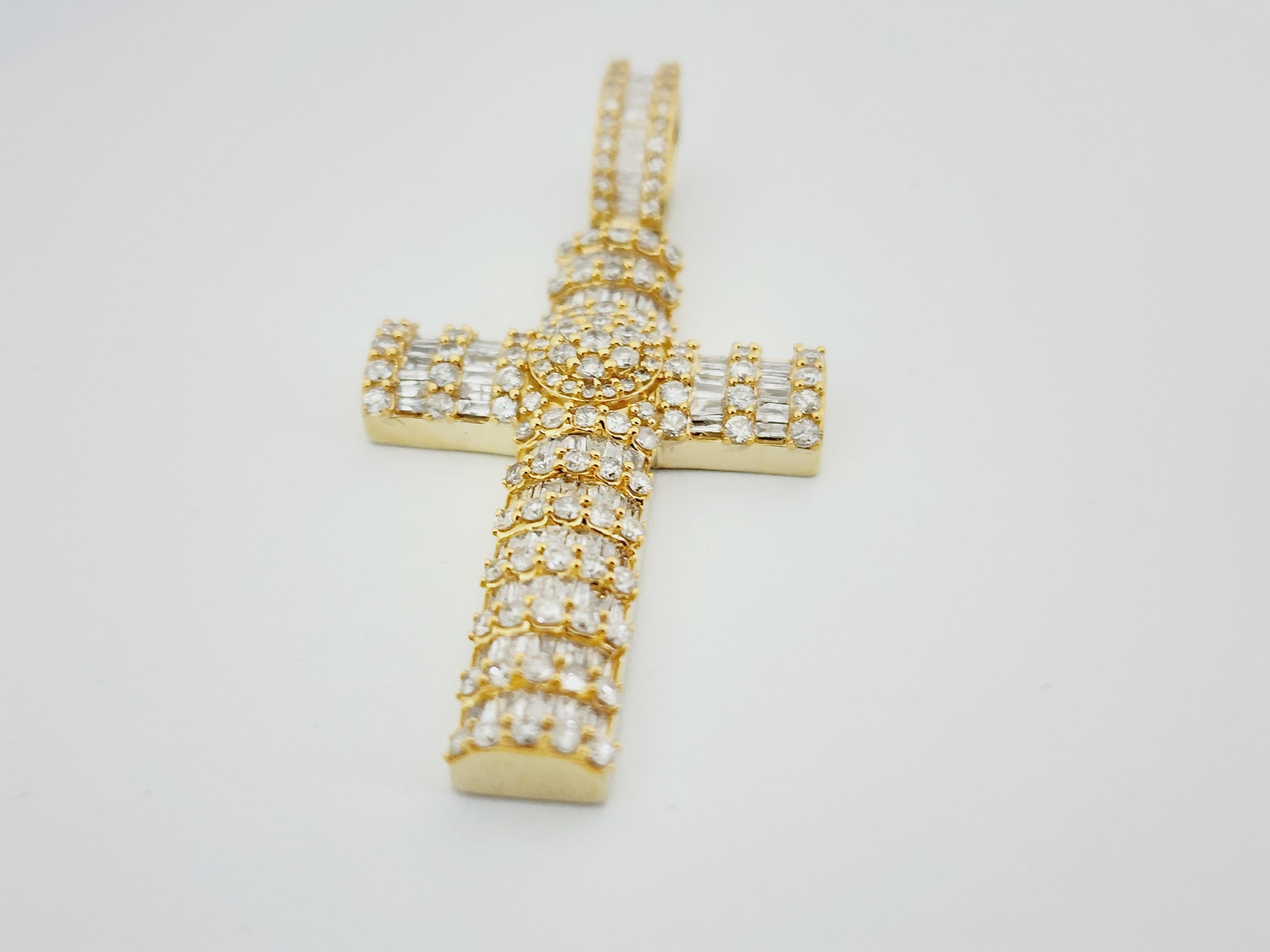 2.80 Carat Diamond Cross Pendant 14 Karat Yellow Gold 5