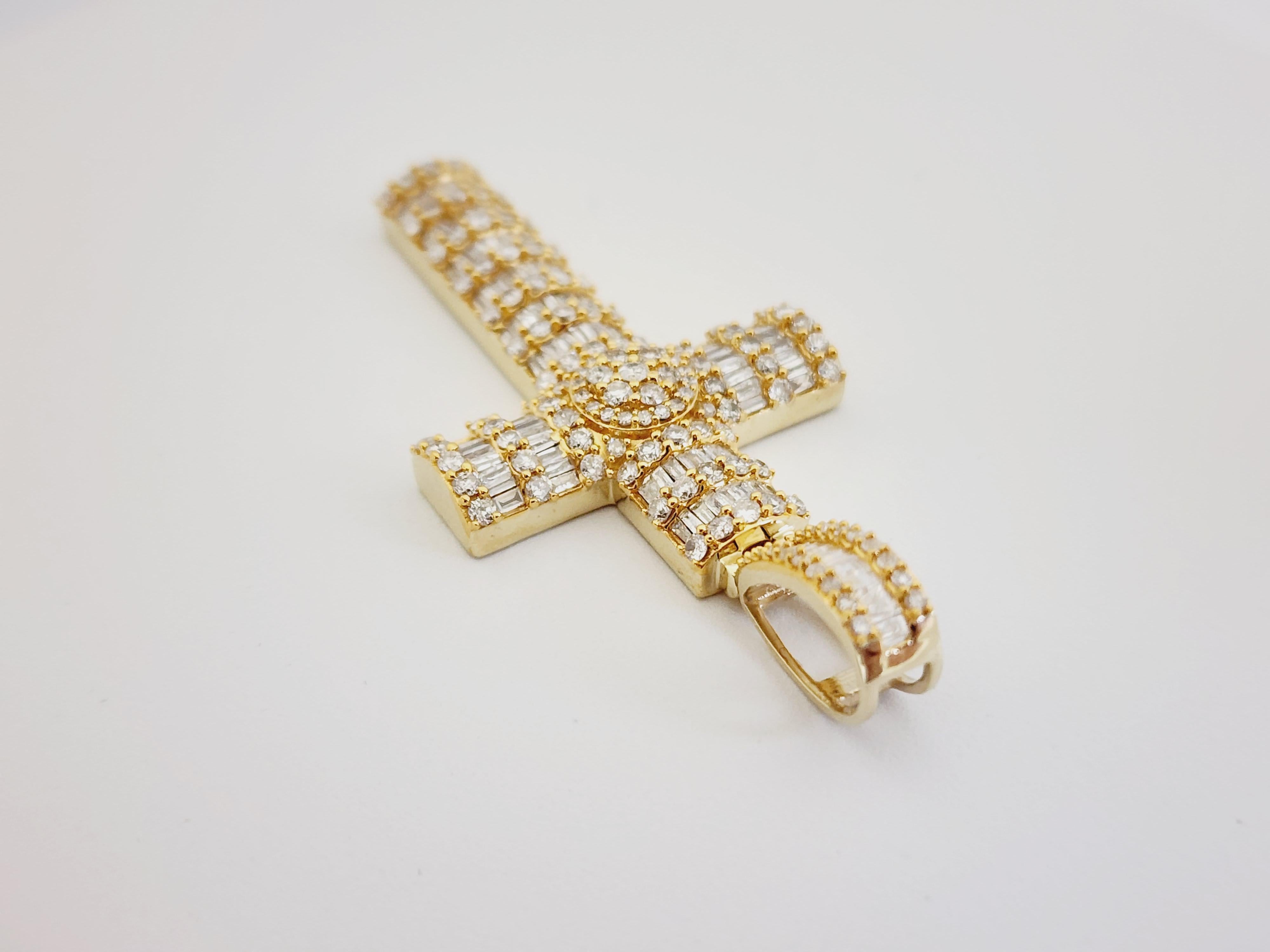 2.80 Carat Diamond Cross Pendant 14 Karat Yellow Gold 6