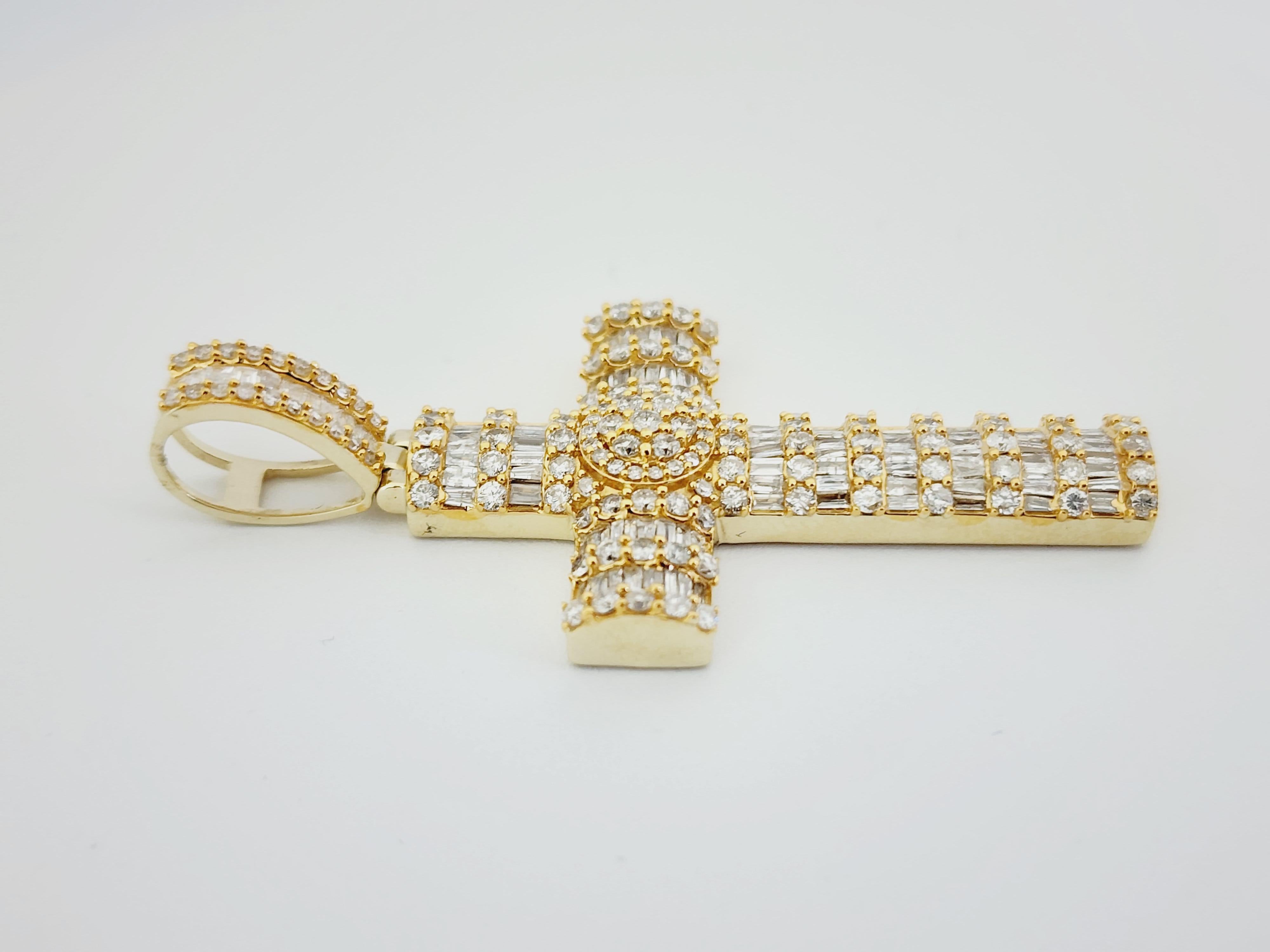 Women's or Men's 2.80 Carat Diamond Cross Pendant 14 Karat Yellow Gold