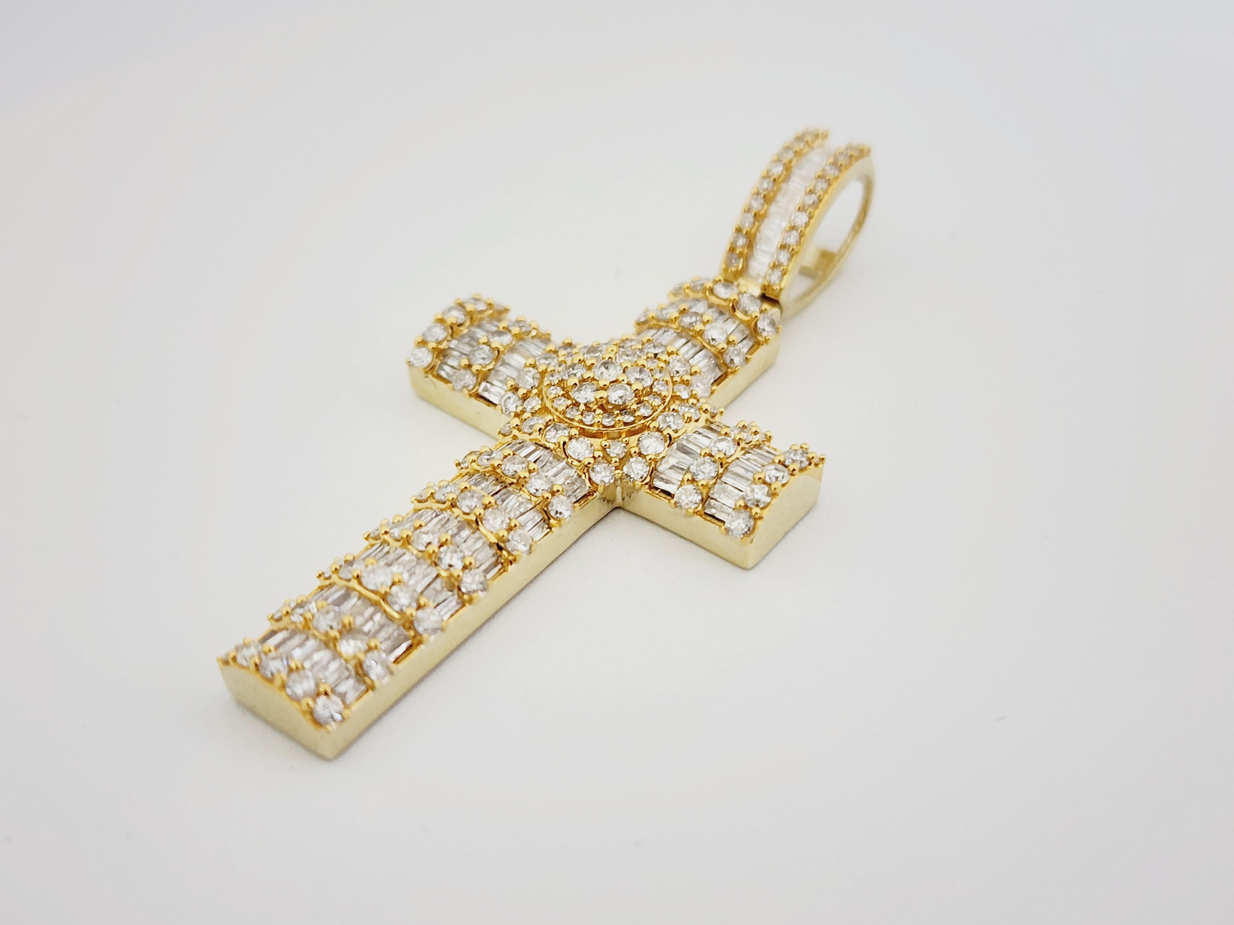 2.80 Carat Diamond Cross Pendant 14 Karat Yellow Gold 3