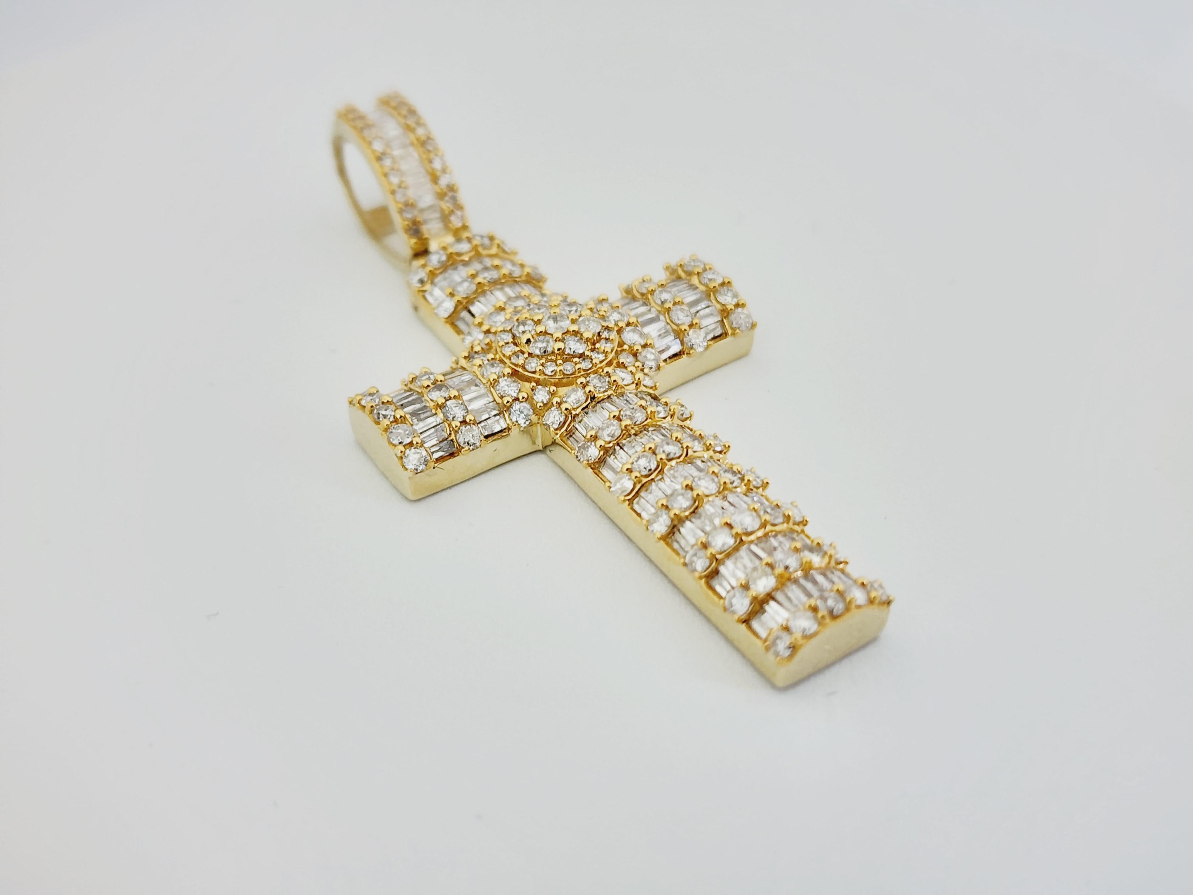 2.80 Carat Diamond Cross Pendant 14 Karat Yellow Gold 4
