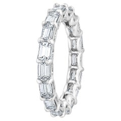 2,80 Karat Ost-West-Smaragdschliff Diamant Ewigkeitsring