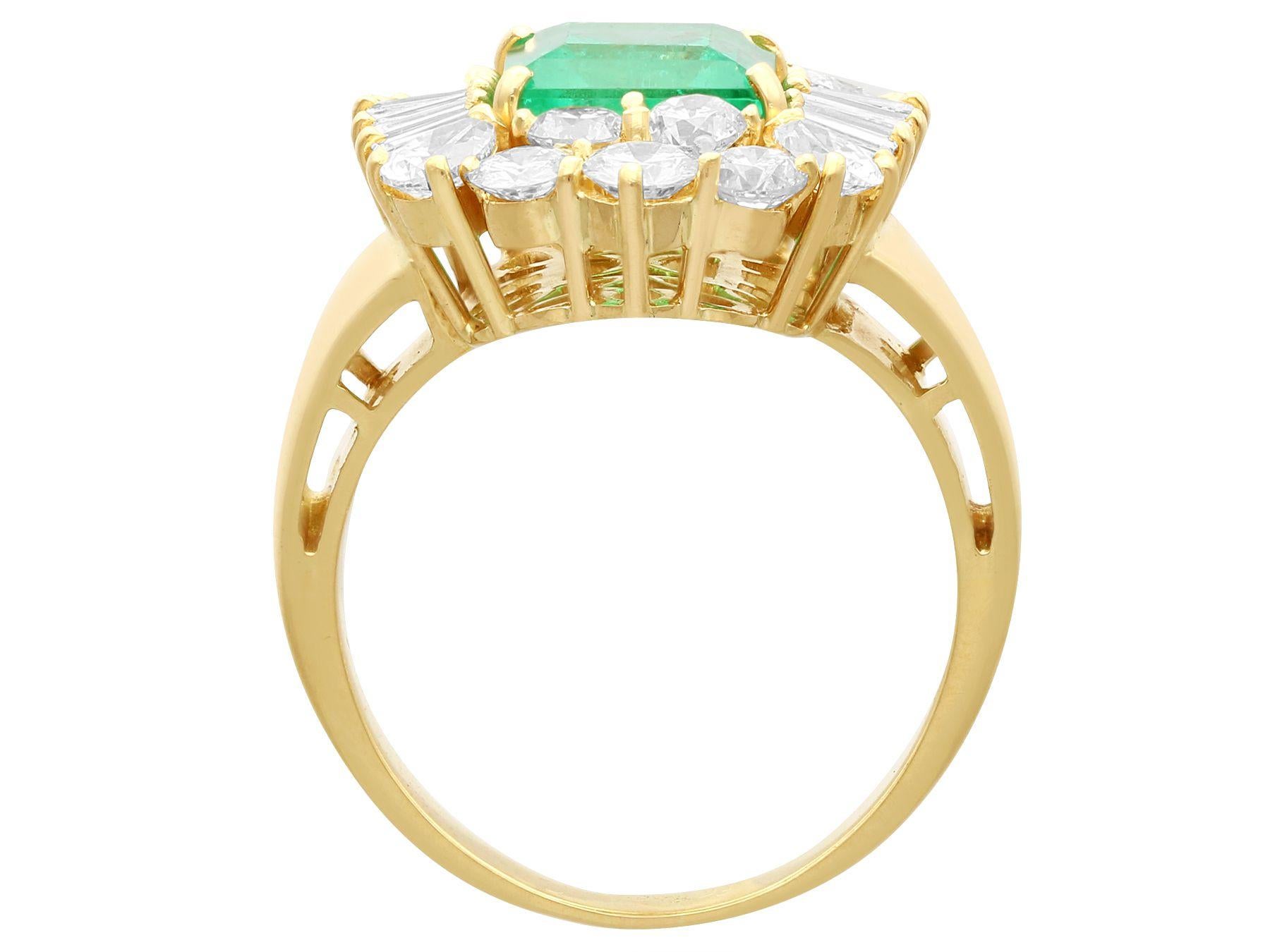 Bague cocktail en or jaune avec émeraude de 2,80 carats et diamants de 2,75 carats en vente 2