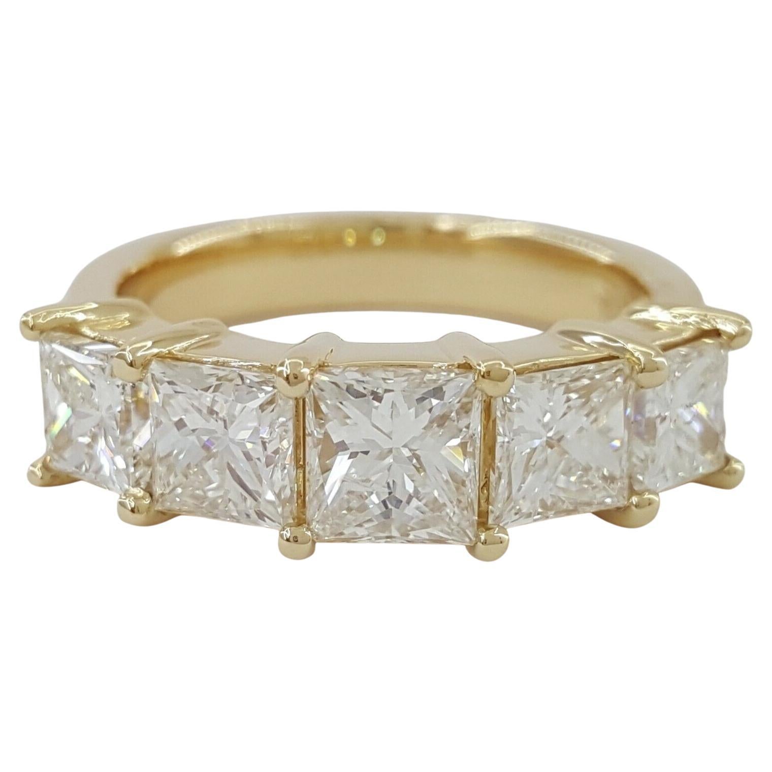 Taille princesse Bague à anneau en or jaune, taille princesse, à cinq pierres de 2,80 carats en vente