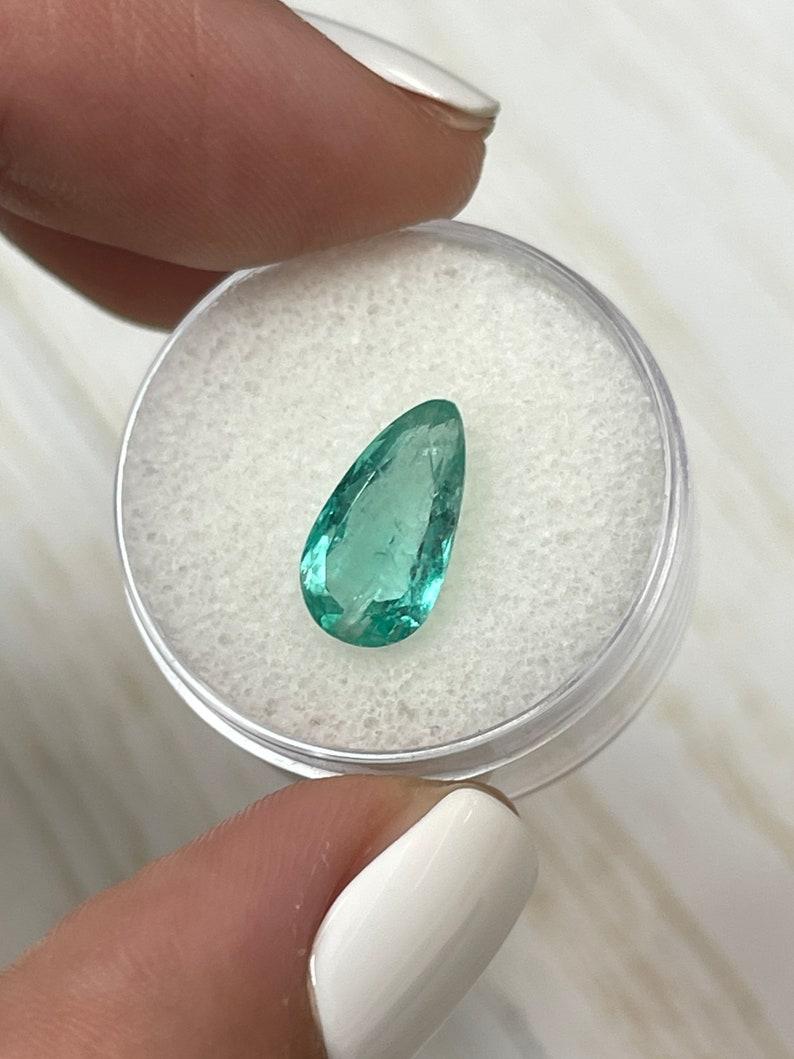 Esmeralda colombiana verde azulada clara de 2,80 quilates - Lágrima talla pera Birthstone de mayo Corte pera en venta